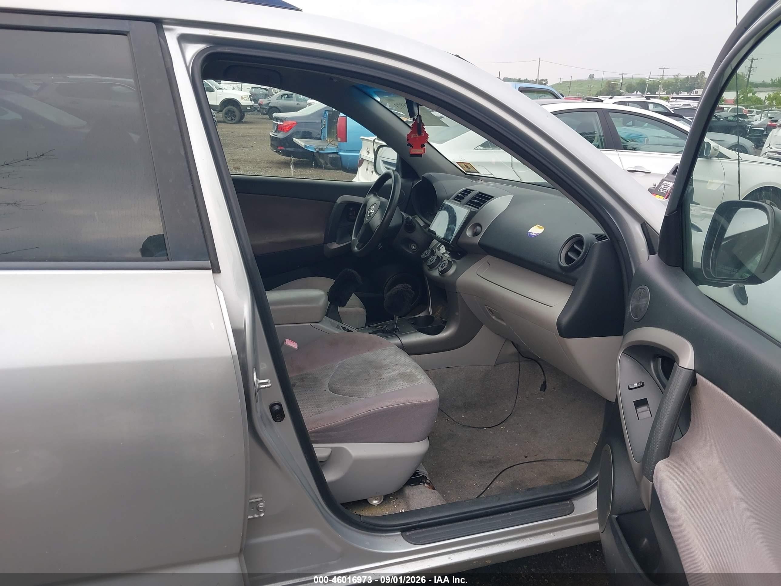 2006 Toyota Rav4   Серебряный vin: JTMBD33V965034827
