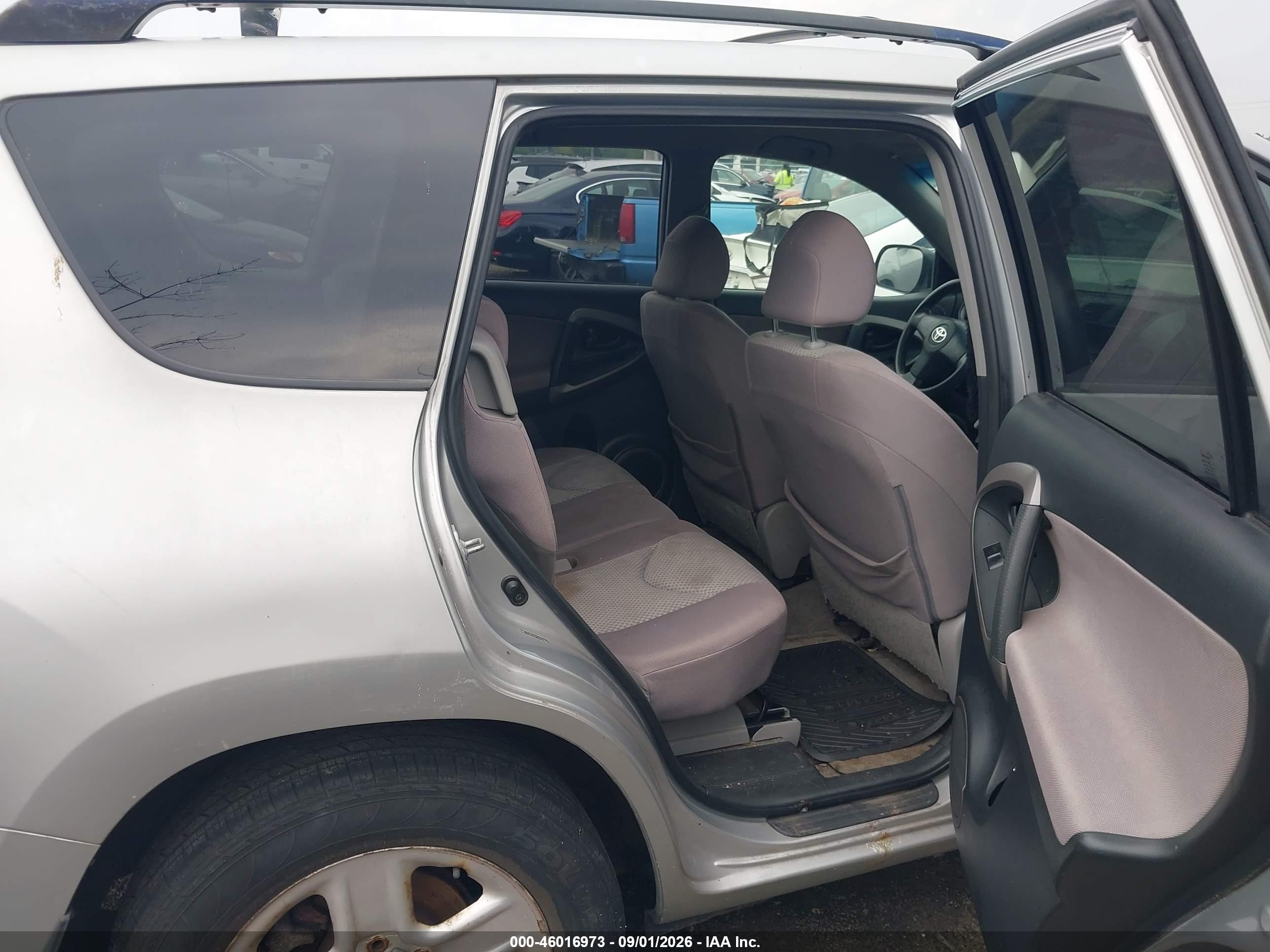 2006 Toyota Rav4   Серебряный vin: JTMBD33V965034827