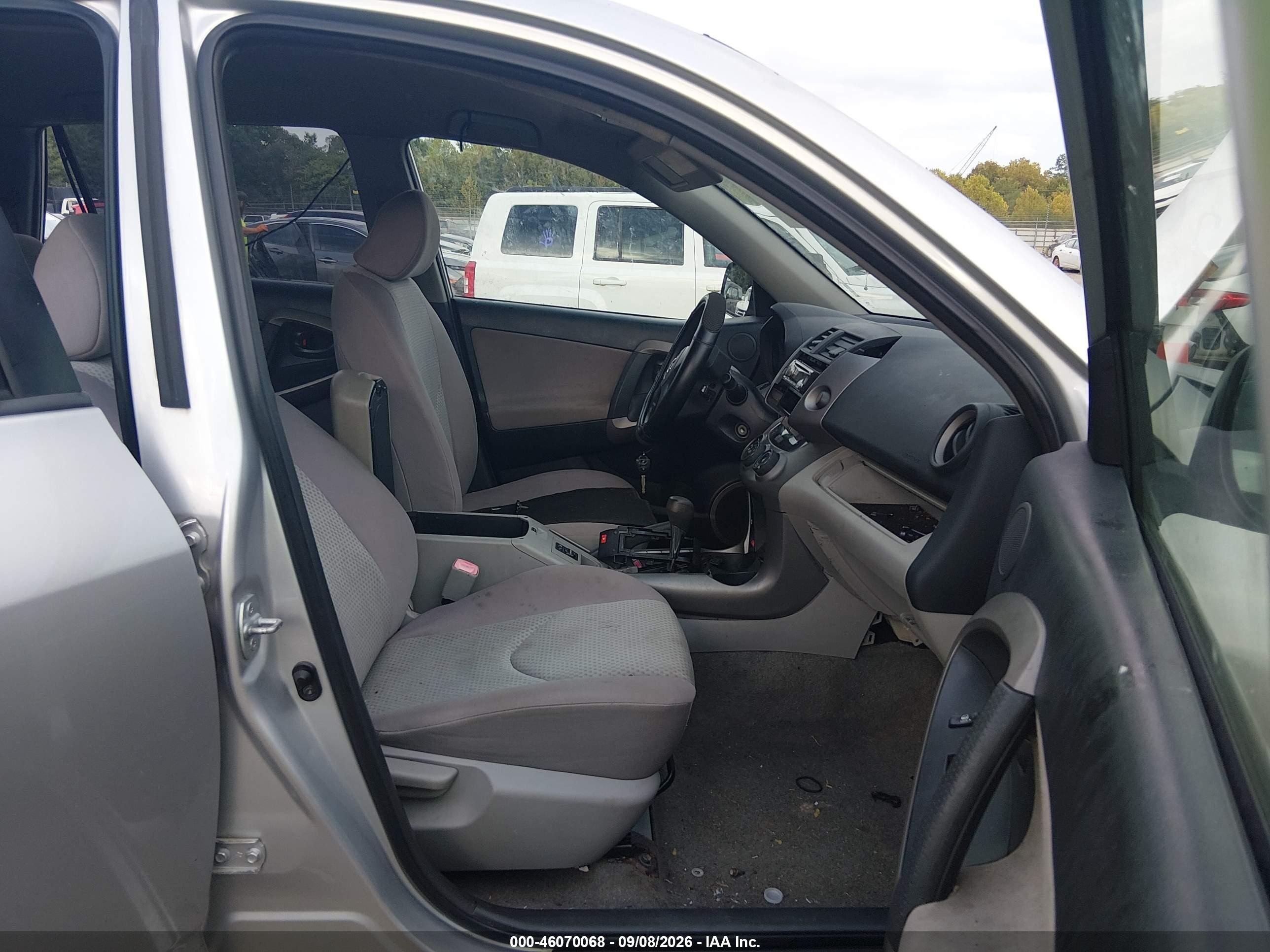2006 Toyota Rav4 Silver vin: JTMBD33V966021232