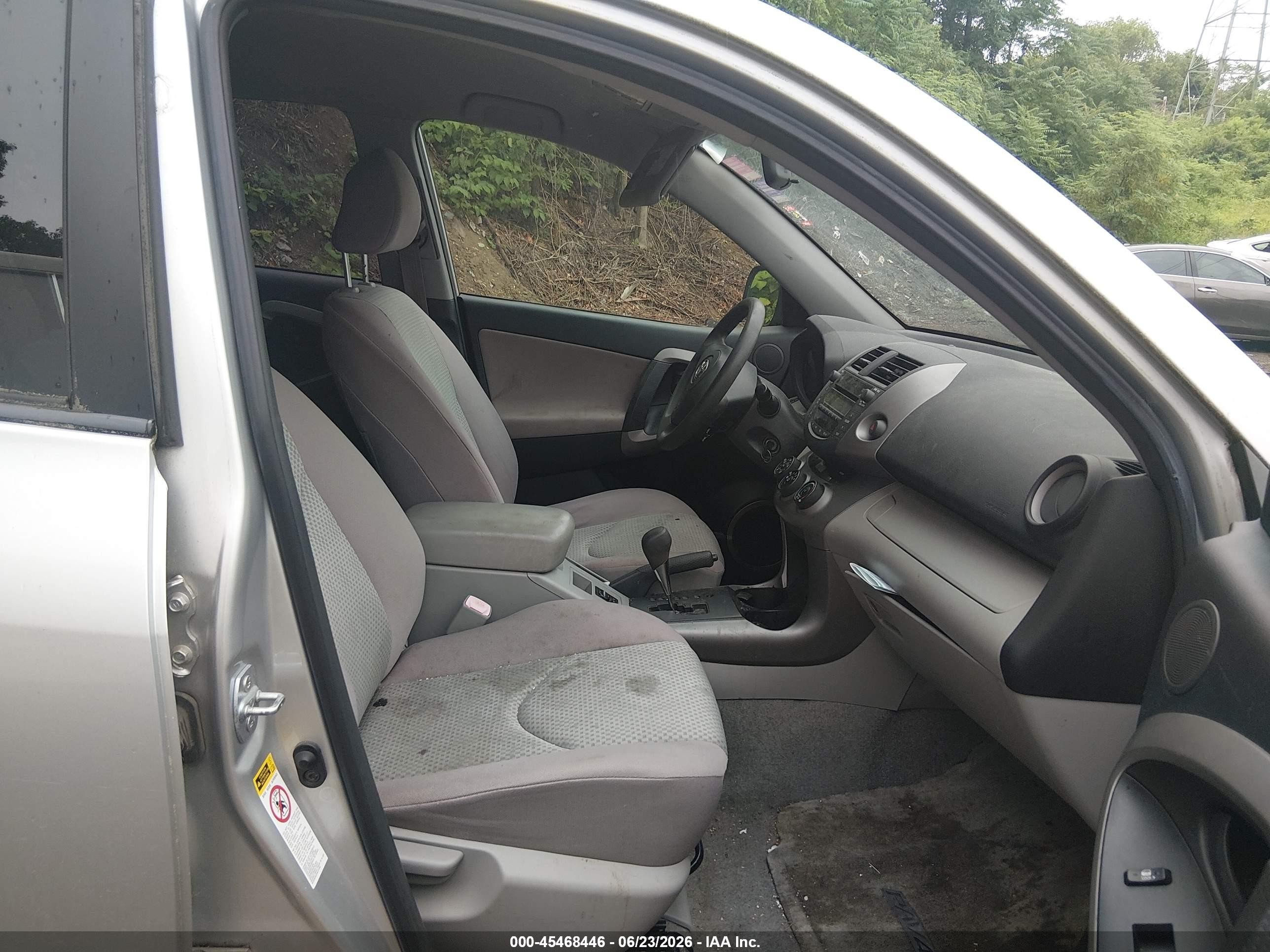 2007 Toyota Rav4   Silver vin: JTMBD33V975051984