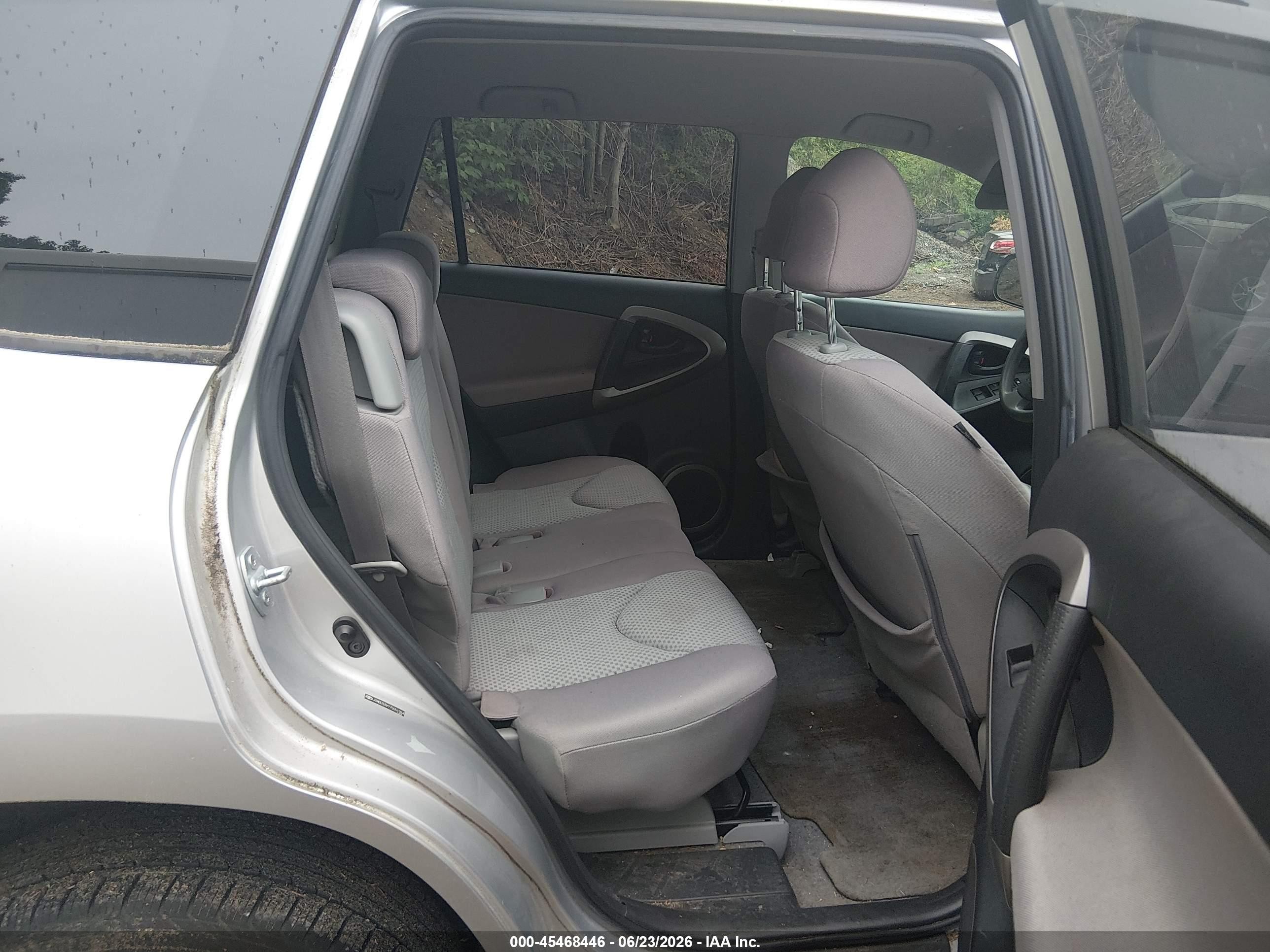 2007 Toyota Rav4   Silver vin: JTMBD33V975051984