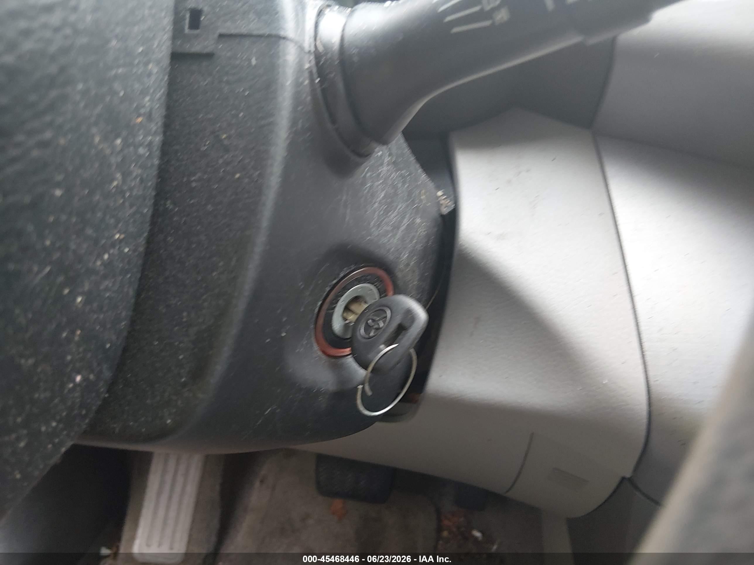 2007 Toyota Rav4   Silver vin: JTMBD33V975051984