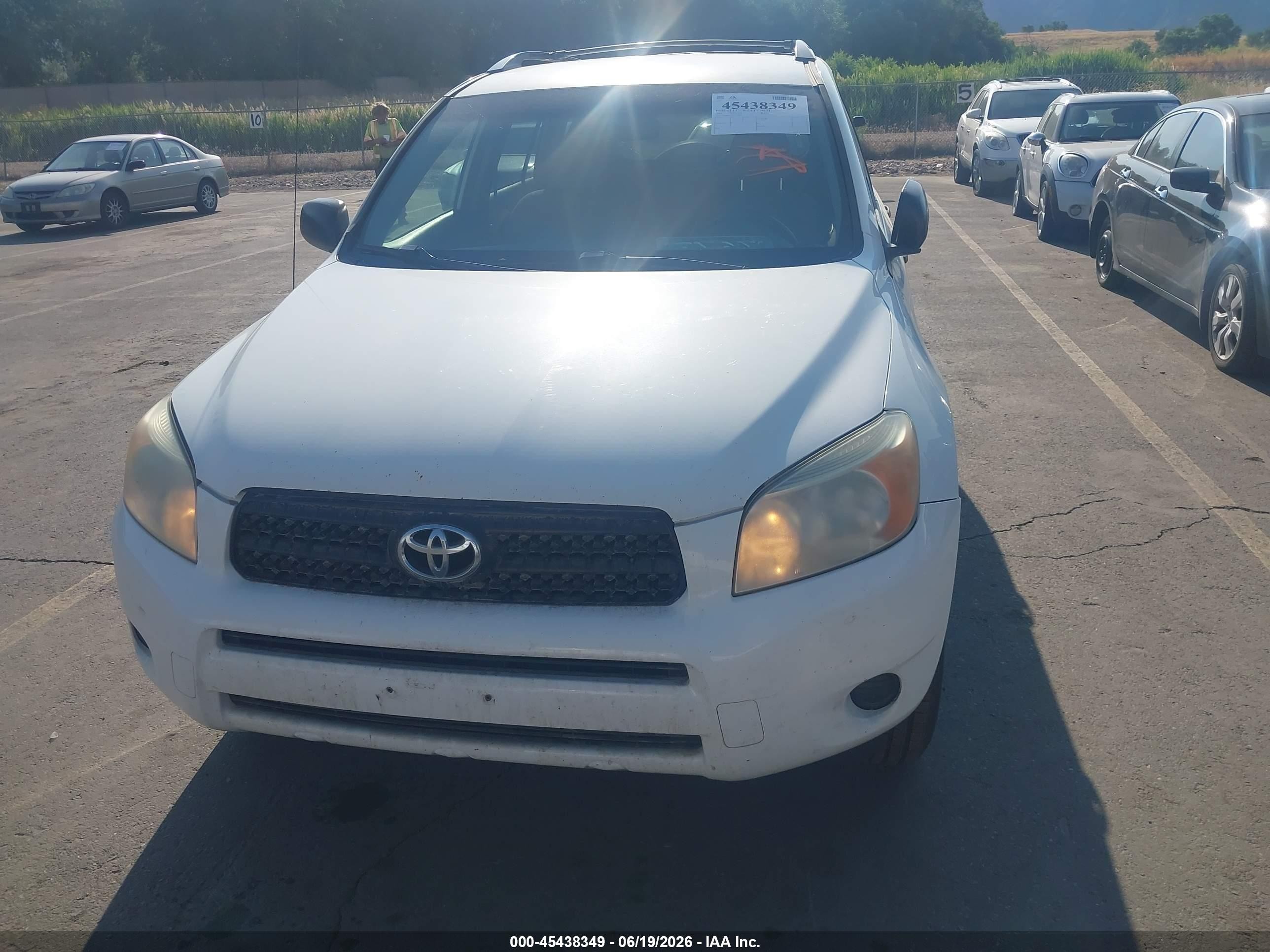2007 Toyota Rav4   White vin: JTMBD33V975110435