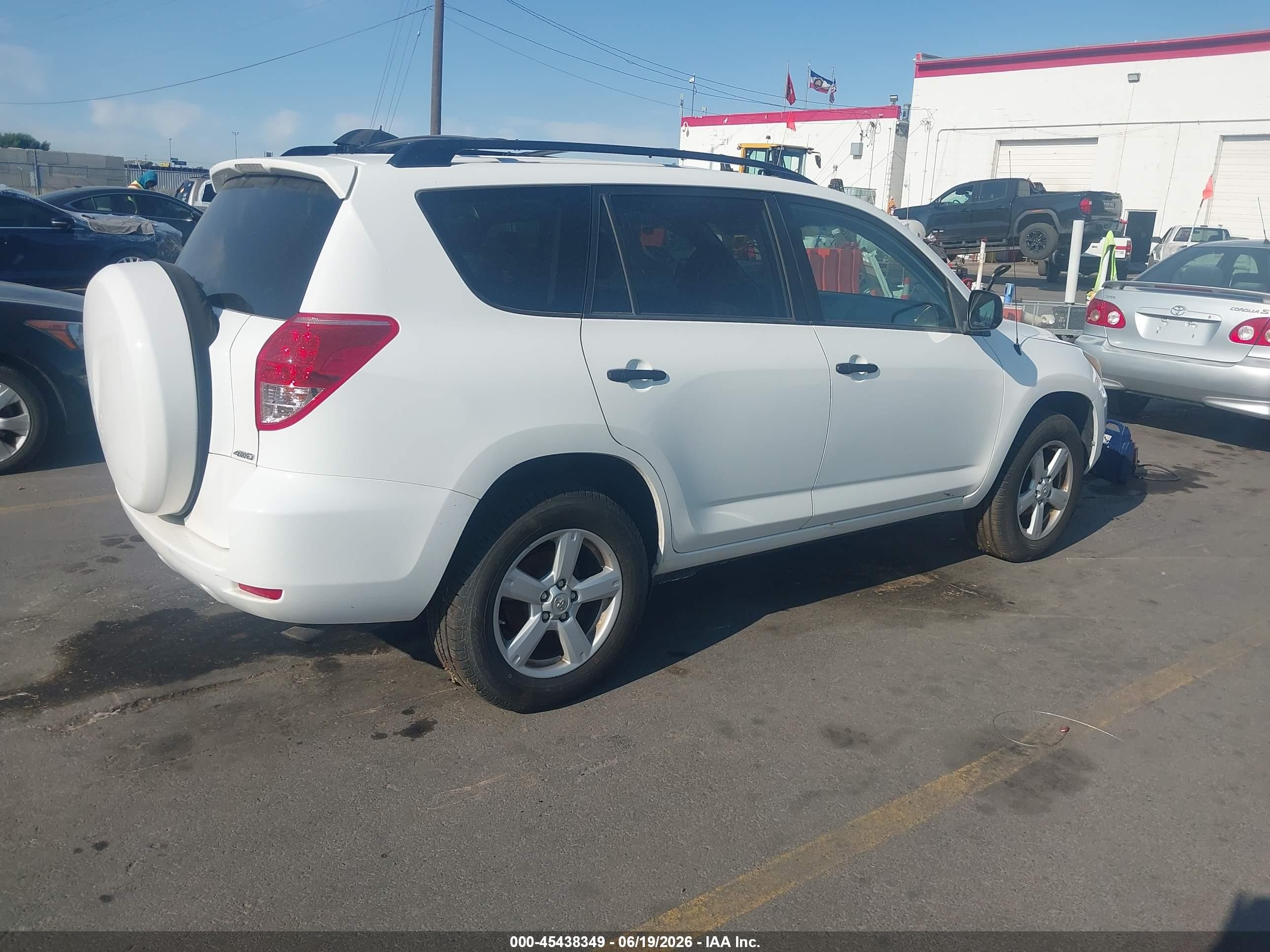 2007 Toyota Rav4   White vin: JTMBD33V975110435