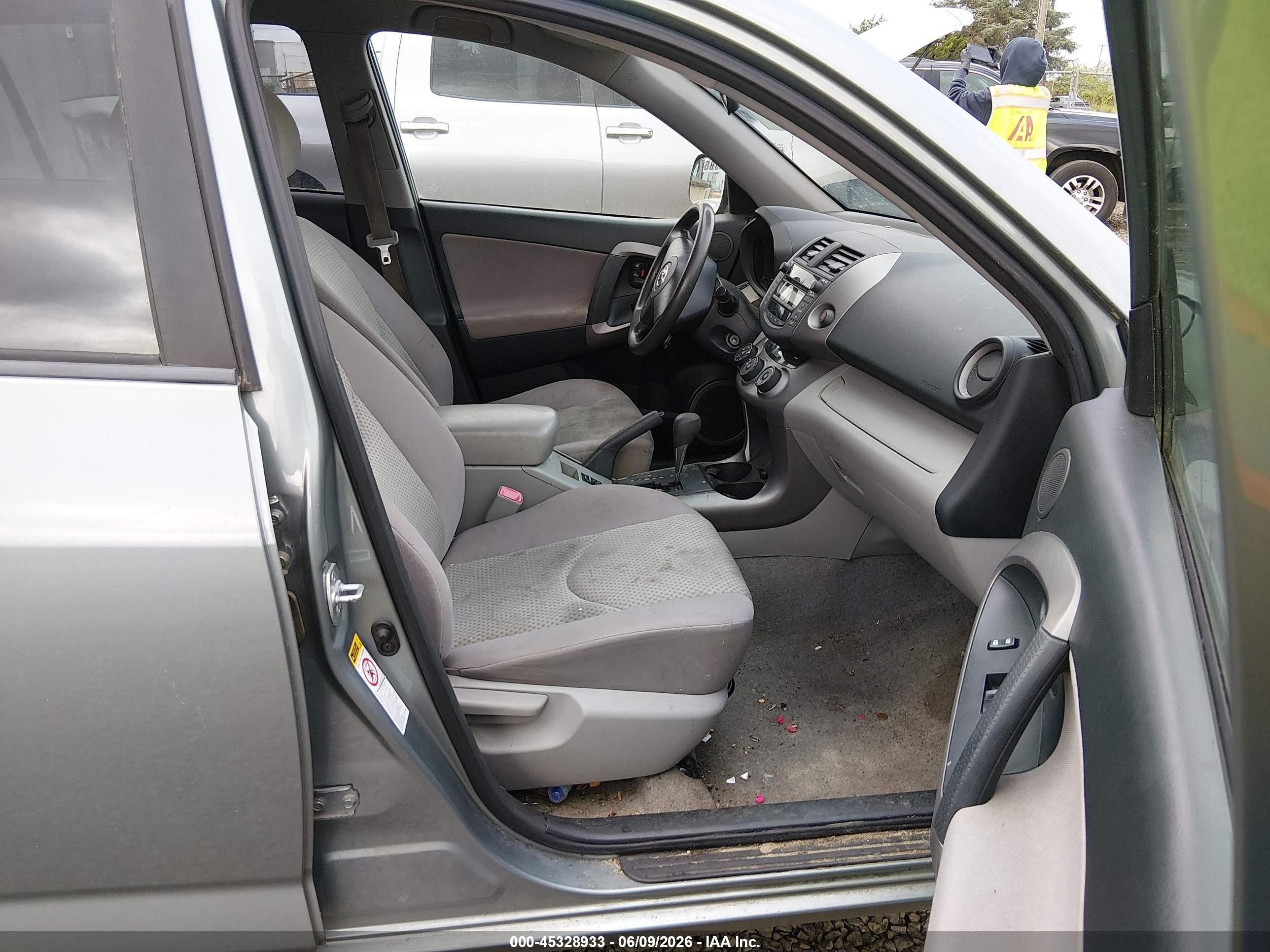 2008 Toyota Rav4   Blue vin: JTMBD33V985147888