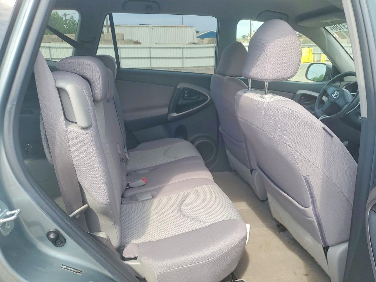 2008 Toyota Rav4 Base Silver vin: JTMBD33V985200718