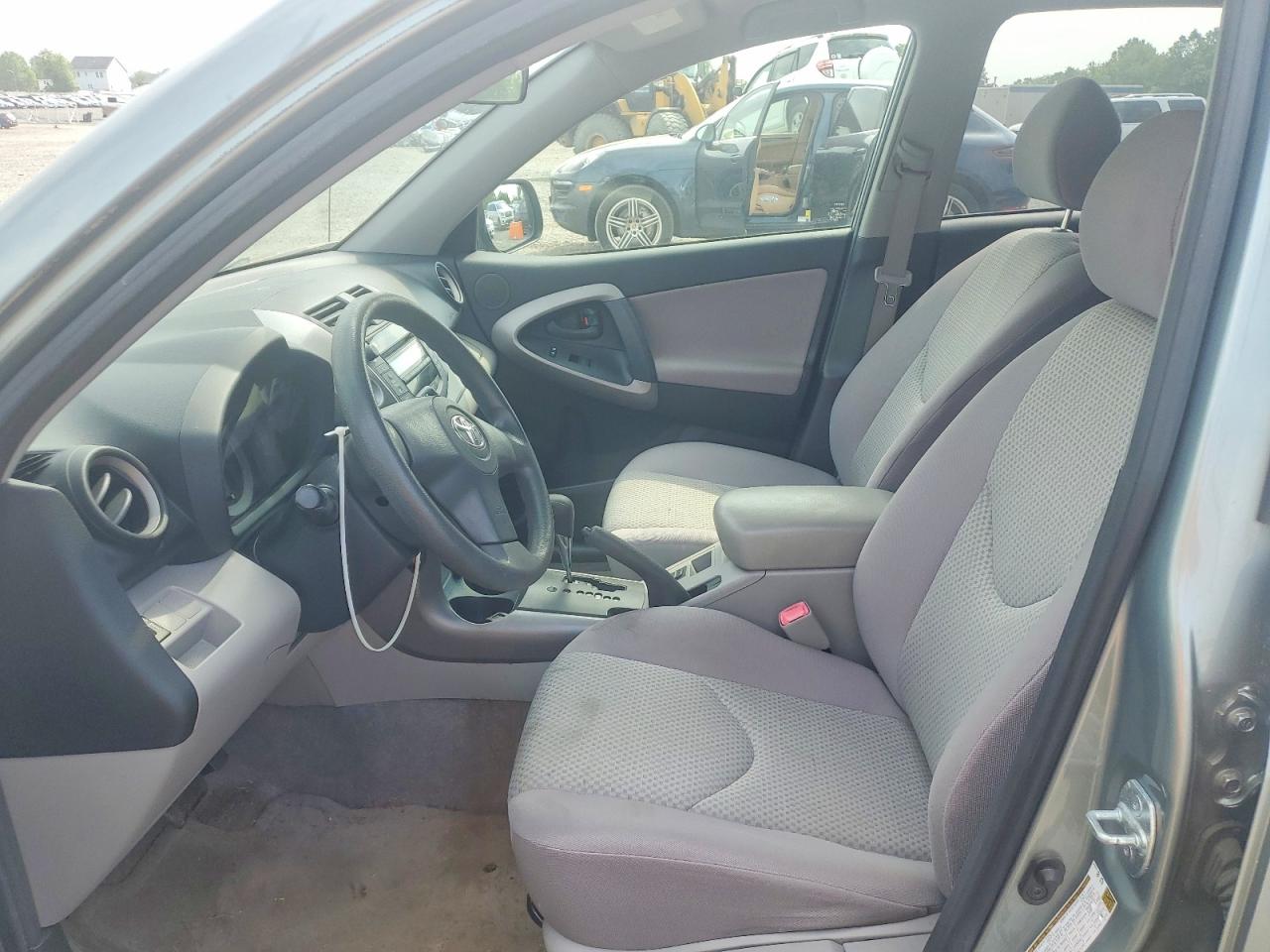 2008 Toyota Rav4 Base Silver vin: JTMBD33V985200718