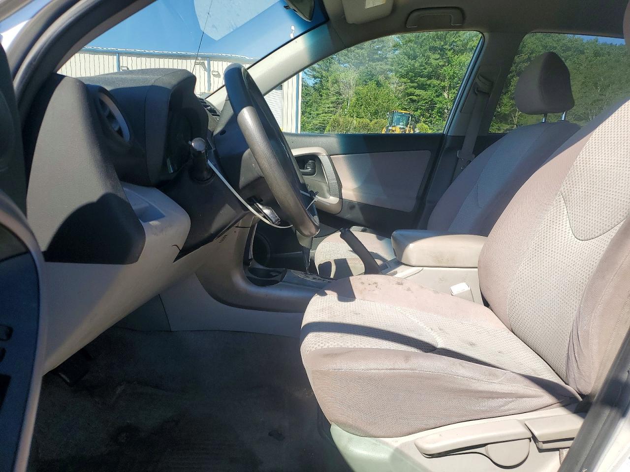 2006 Toyota Rav4 Base Silver vin: JTMBD33VX66009400