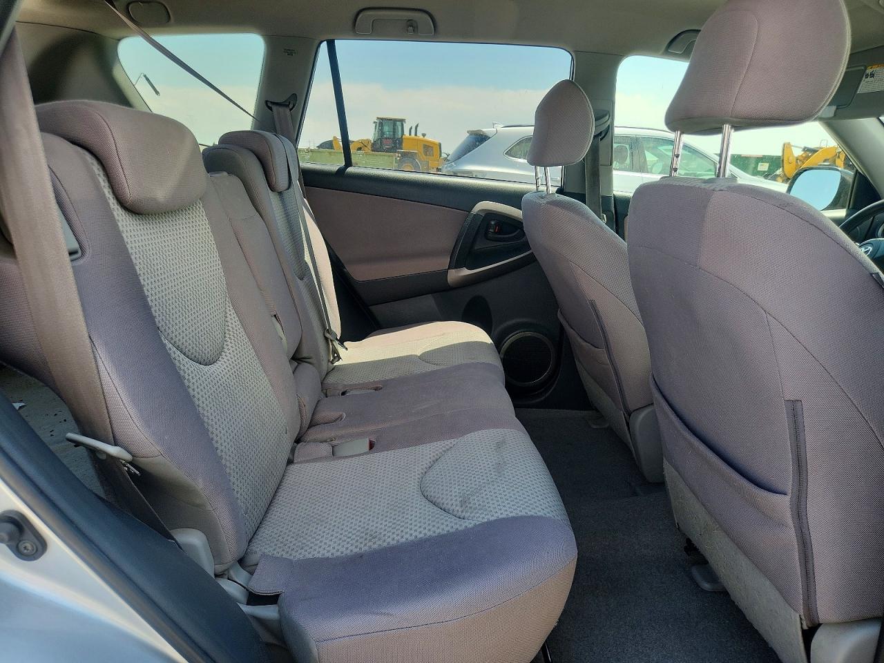 2007 Toyota Rav4 Base Silver vin: JTMBD33VX75056000
