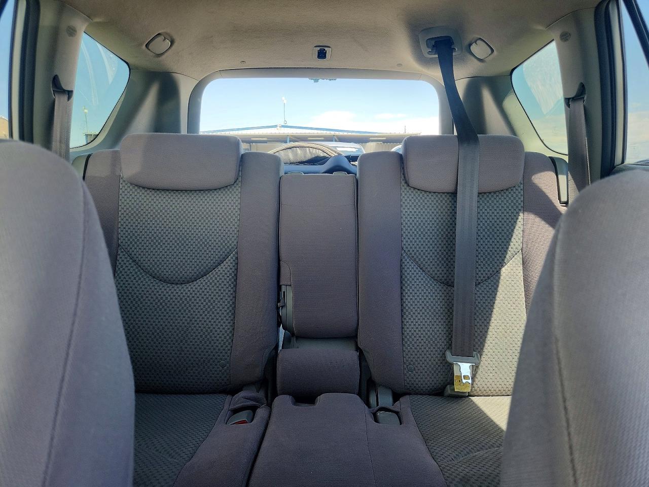 2007 Toyota Rav4 Base Silver vin: JTMBD33VX75056000