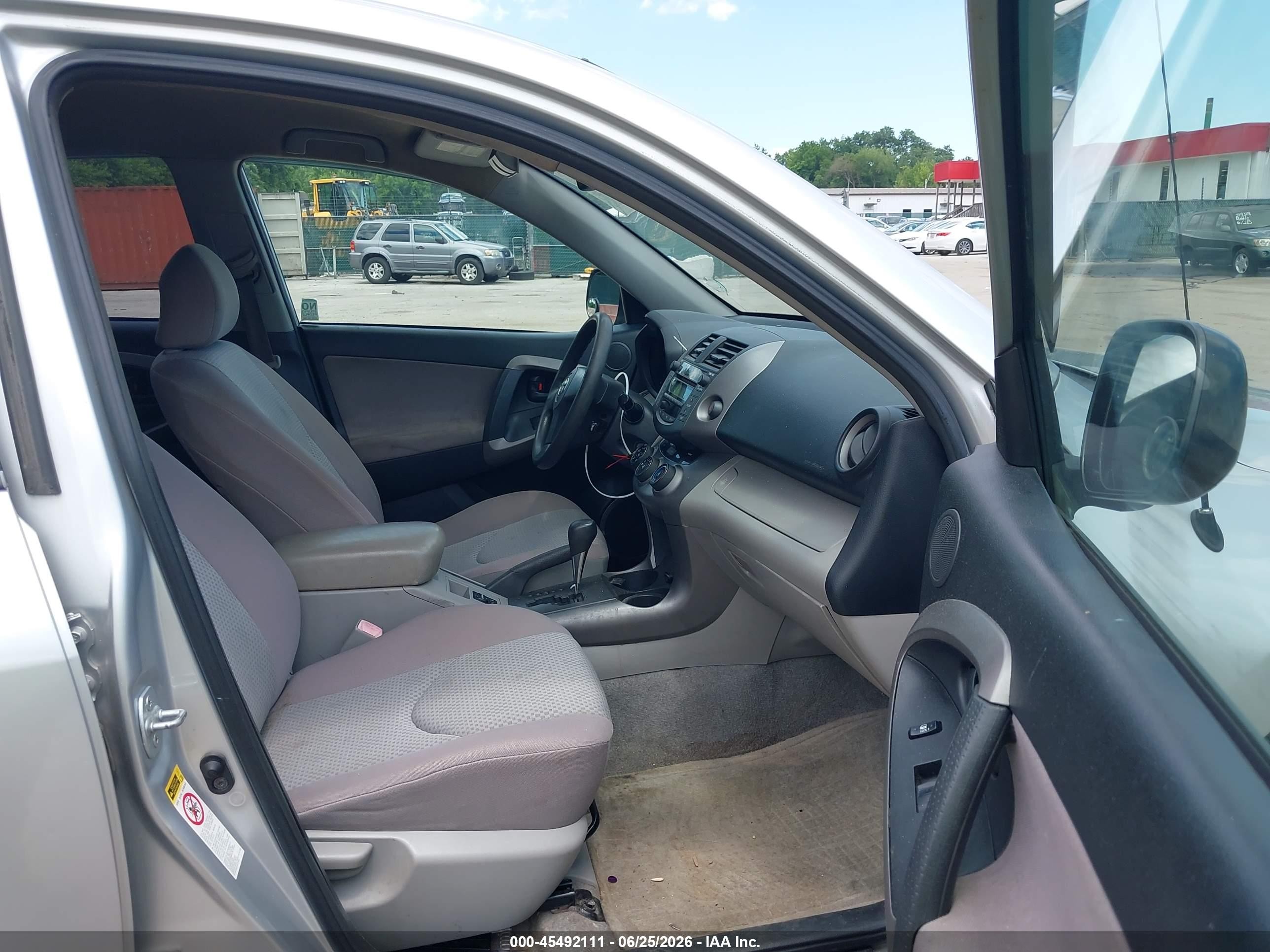 2007 Toyota Rav4   Silver vin: JTMBD33VX76023556