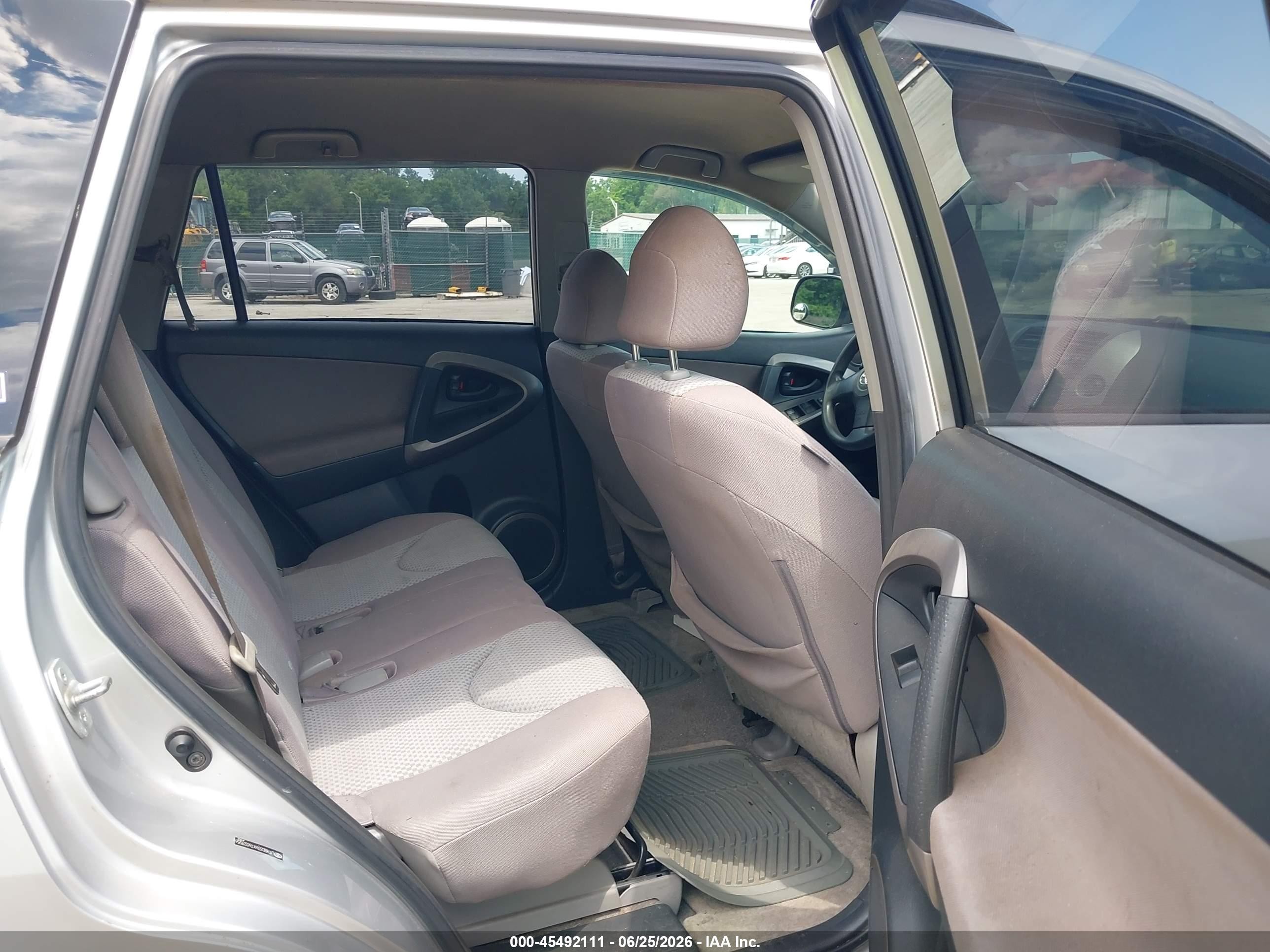 2007 Toyota Rav4   Silver vin: JTMBD33VX76023556