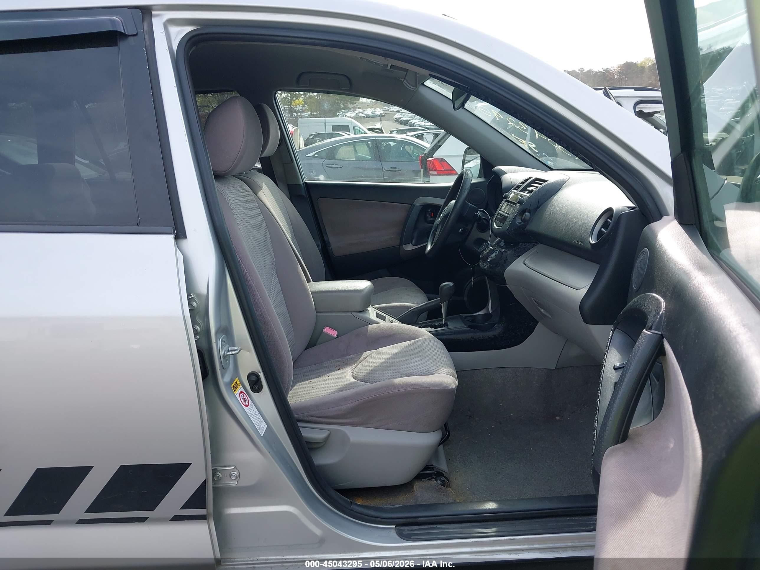 2008 Toyota Rav4   Серебряный vin: JTMBD33VX85136785