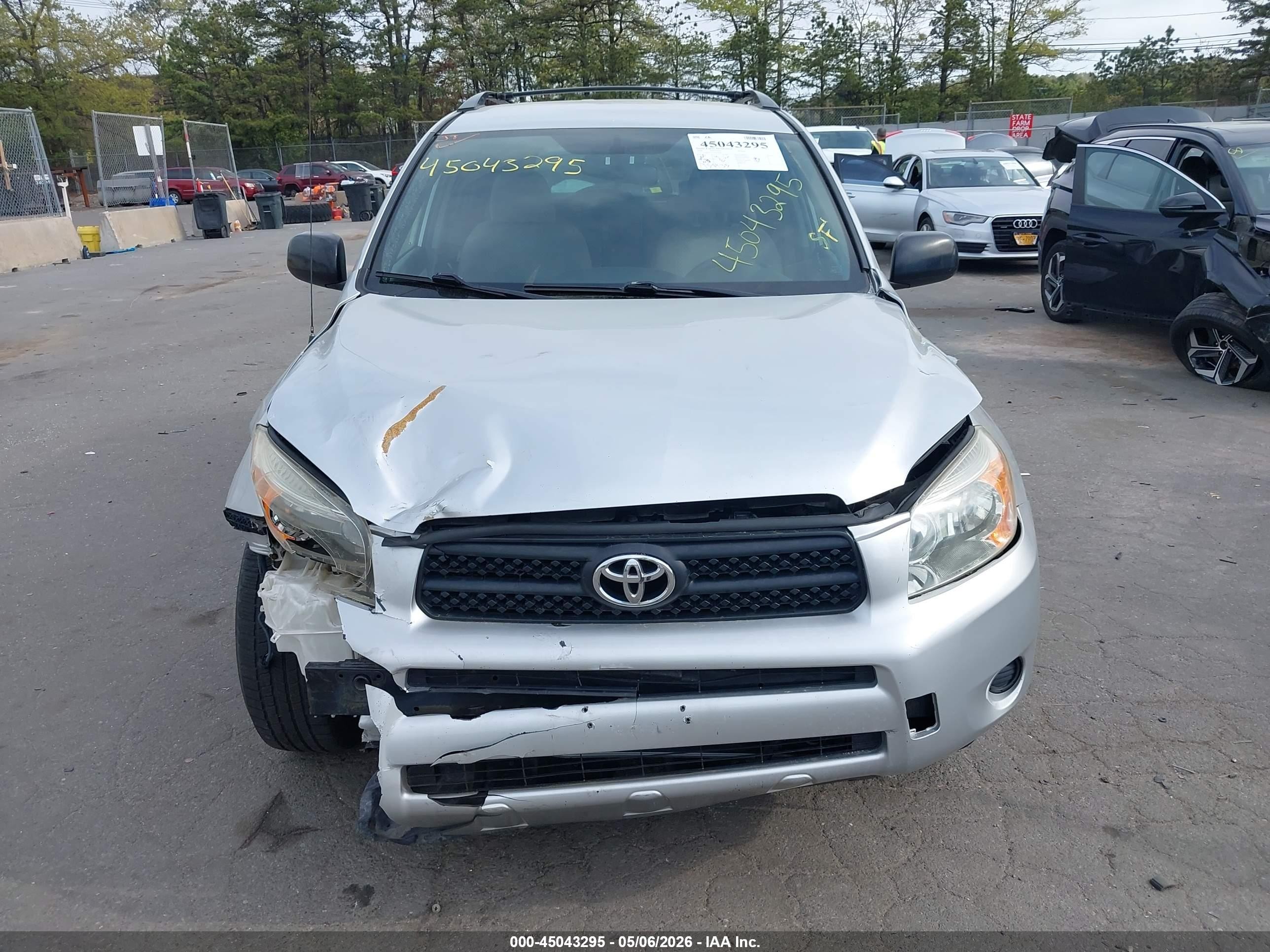 2008 Toyota Rav4   Серебряный vin: JTMBD33VX85136785