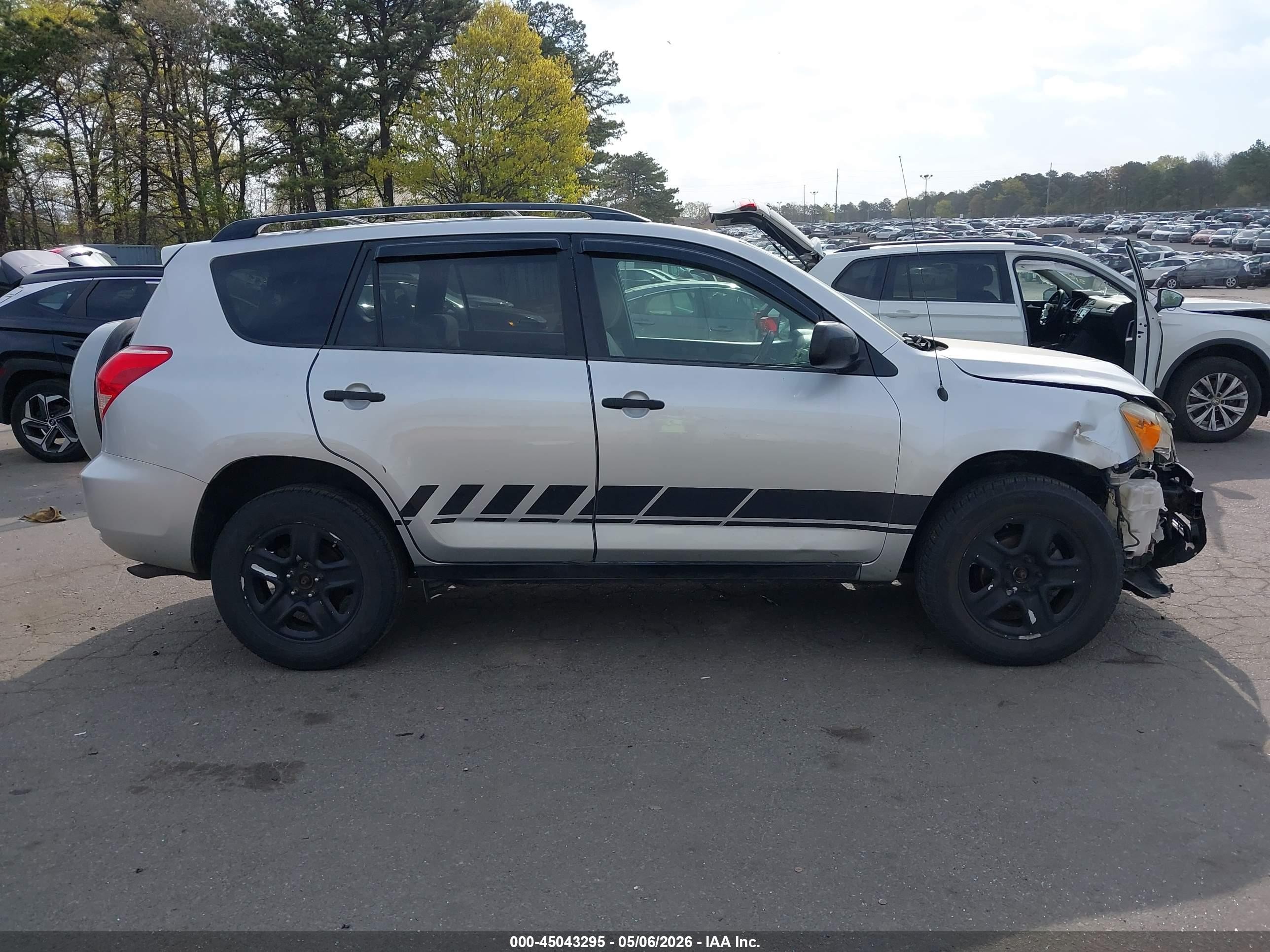 2008 Toyota Rav4   Серебряный vin: JTMBD33VX85136785