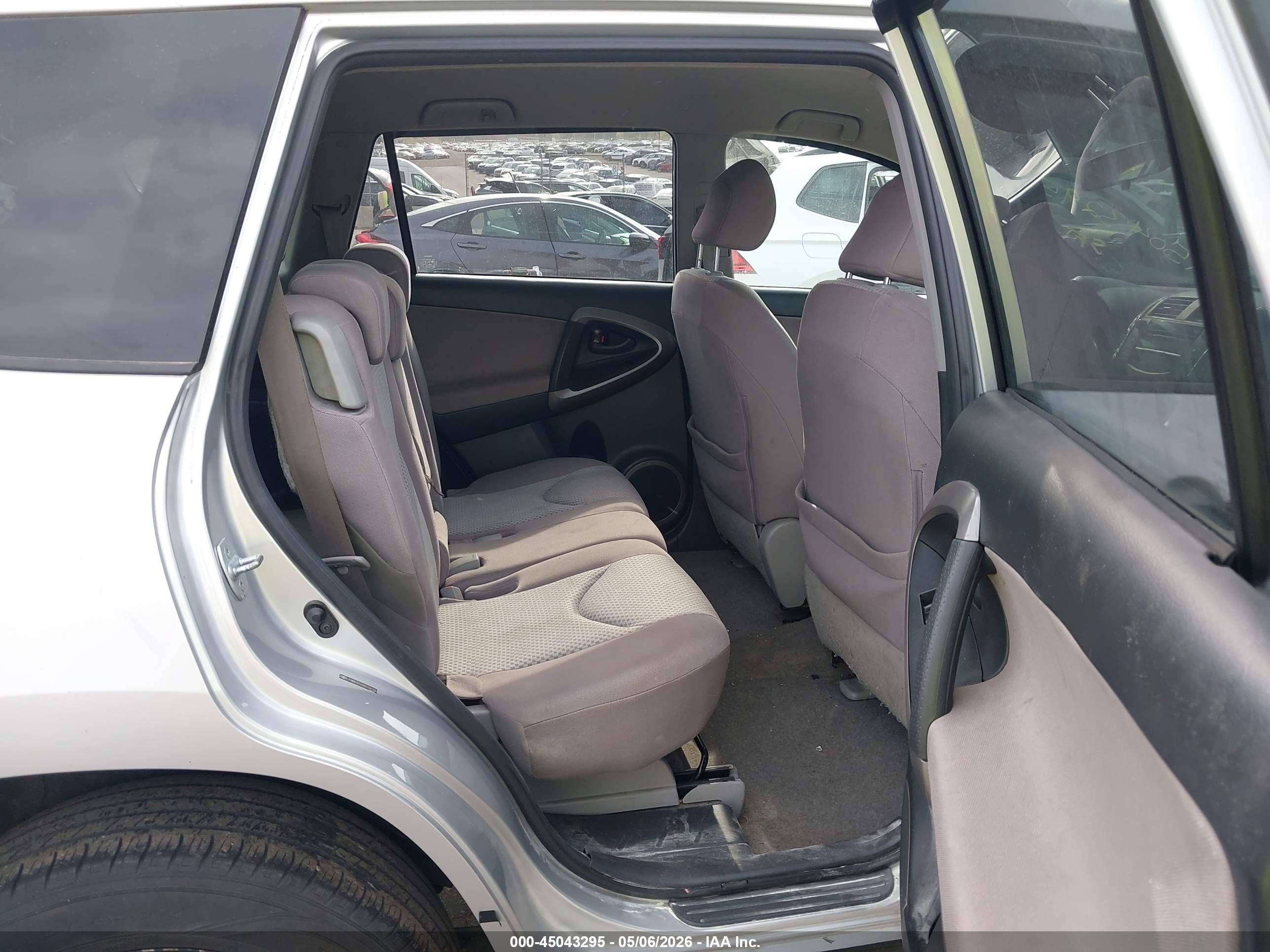 2008 Toyota Rav4   Серебряный vin: JTMBD33VX85136785