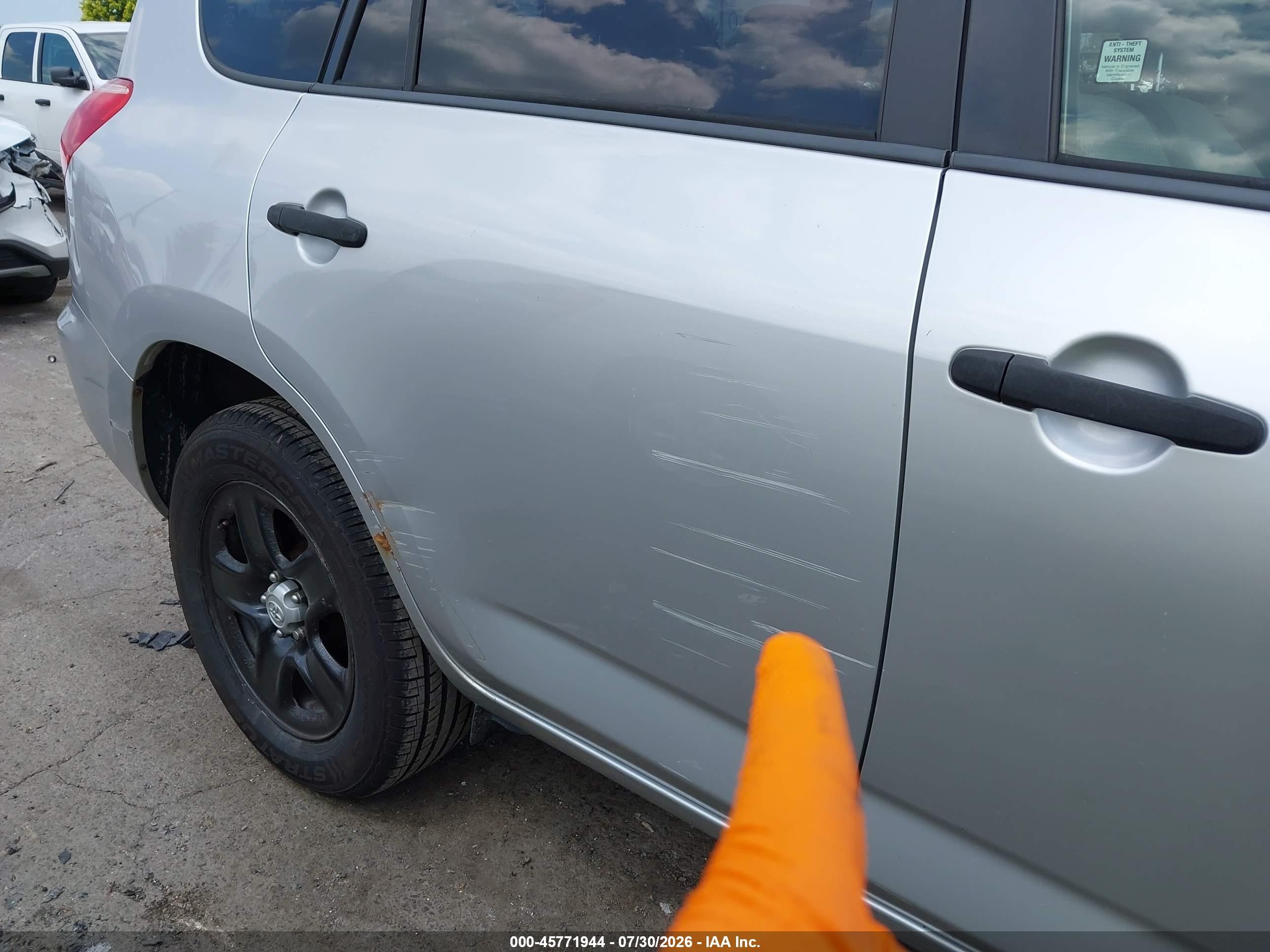 2008 Toyota Rav4   Silver vin: JTMBD33VX85163694
