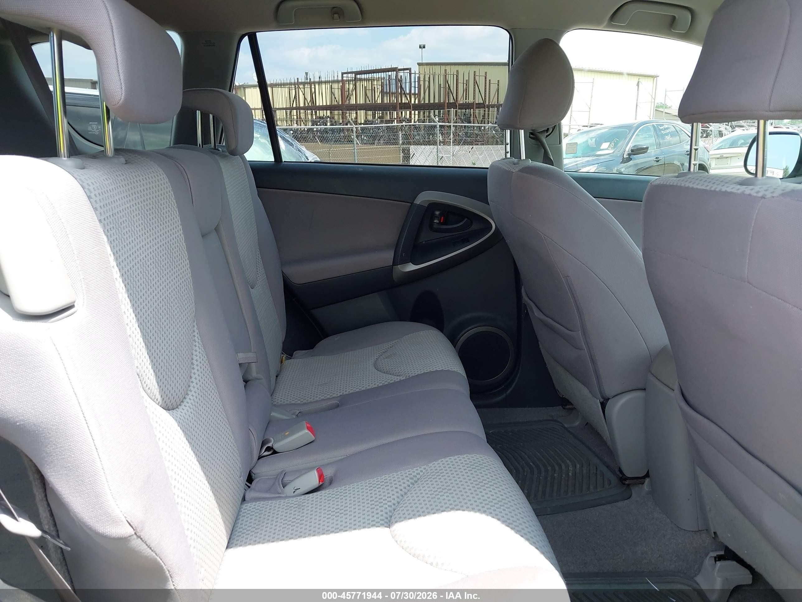 2008 Toyota Rav4   Silver vin: JTMBD33VX85163694
