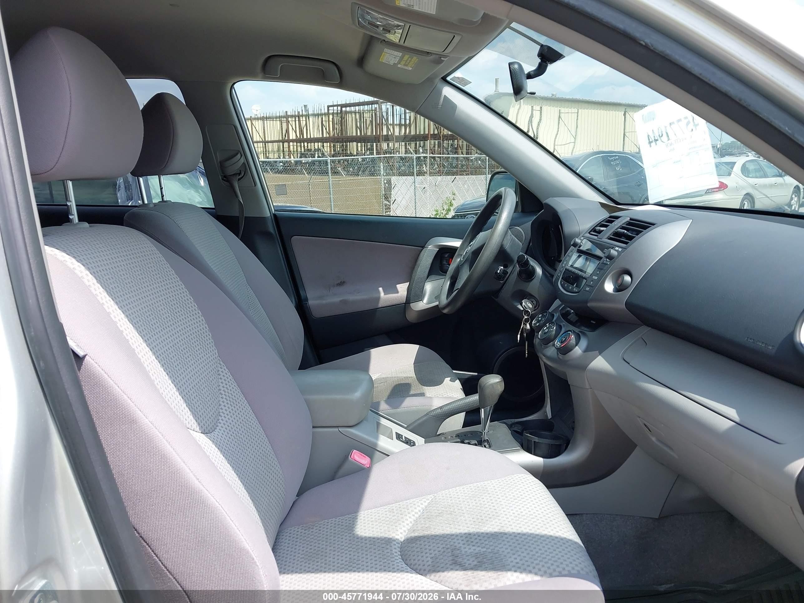 2008 Toyota Rav4   Silver vin: JTMBD33VX85163694