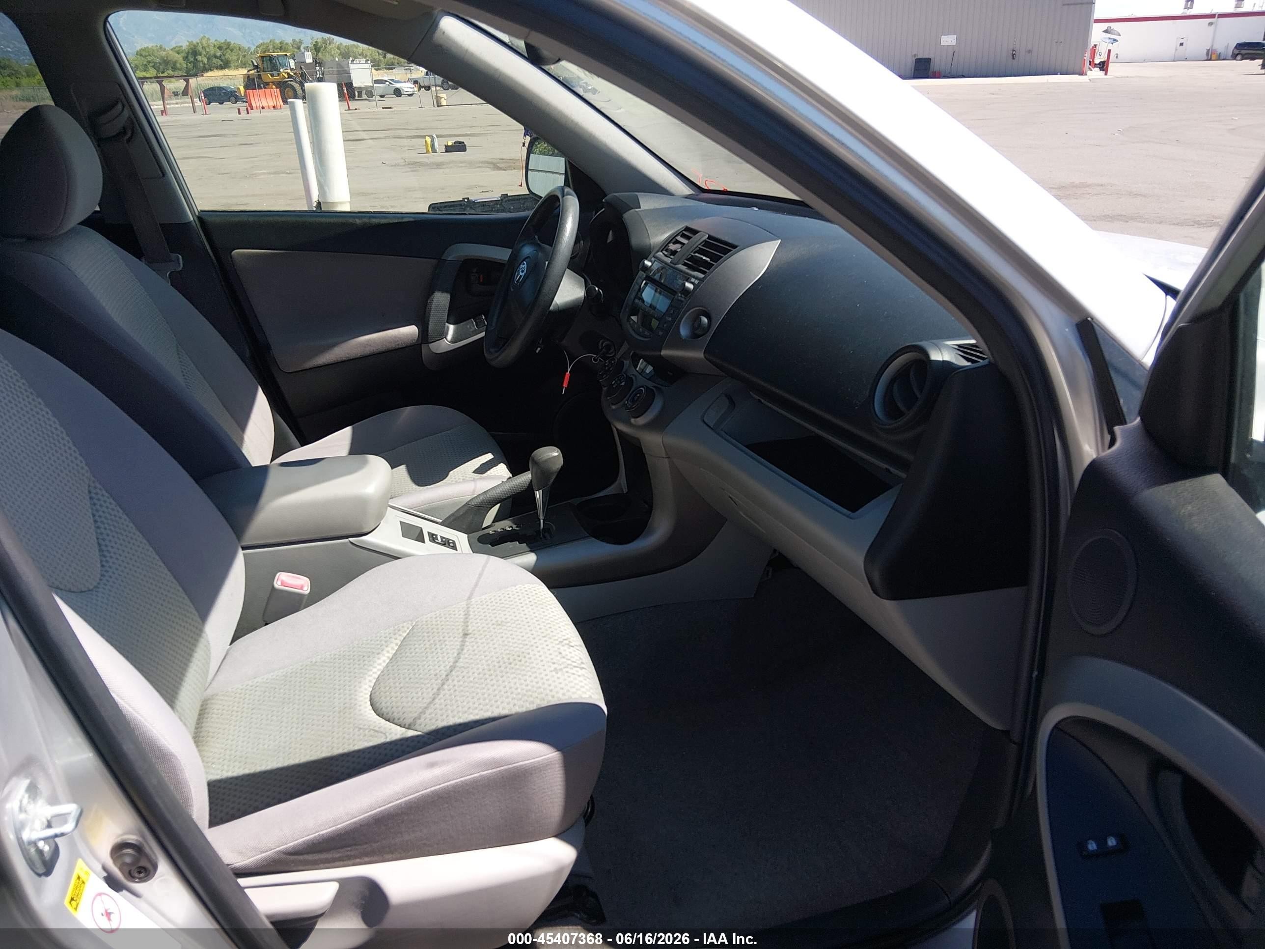 2008 Toyota Rav4 Silver vin: JTMBD33VX86065579