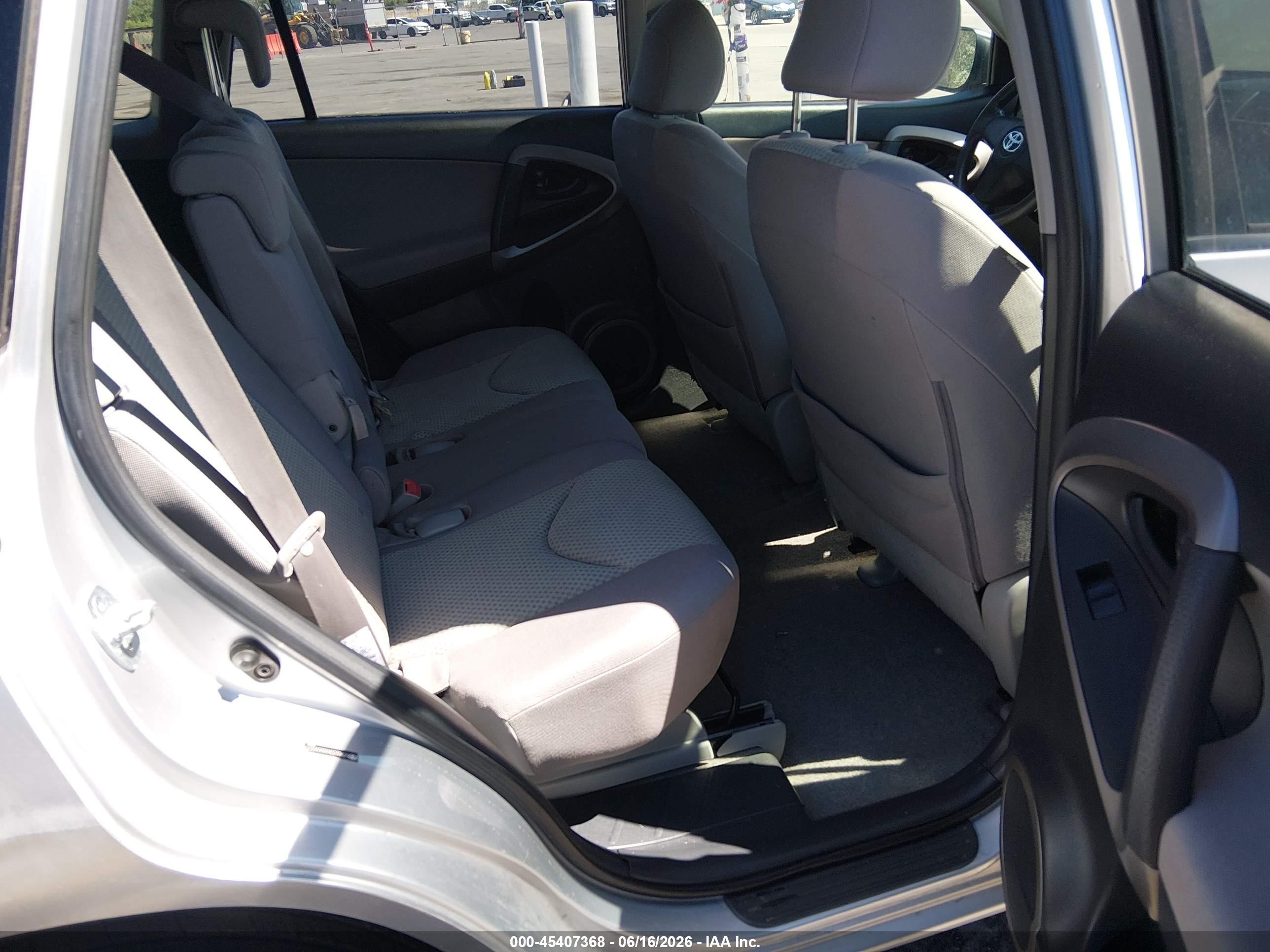 2008 Toyota Rav4 Silver vin: JTMBD33VX86065579