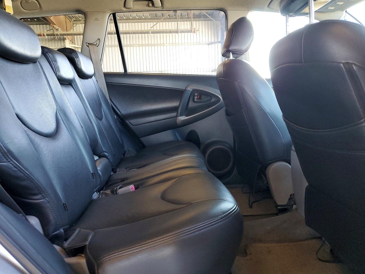2008 Toyota Rav4 Base Silver vin: JTMBD33VX86065632