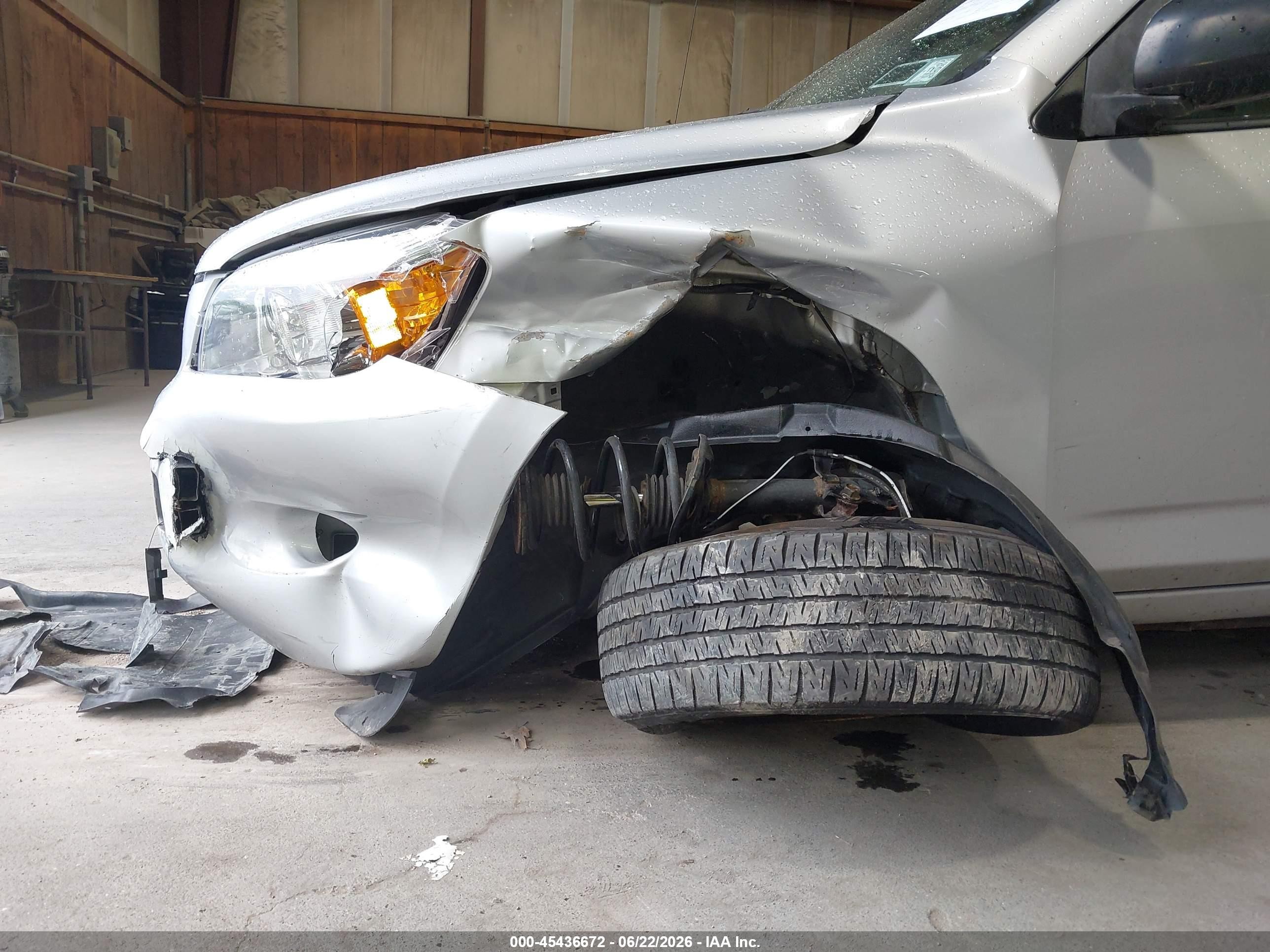 2008 Toyota Rav4   Silver vin: JTMBD33VX86086139
