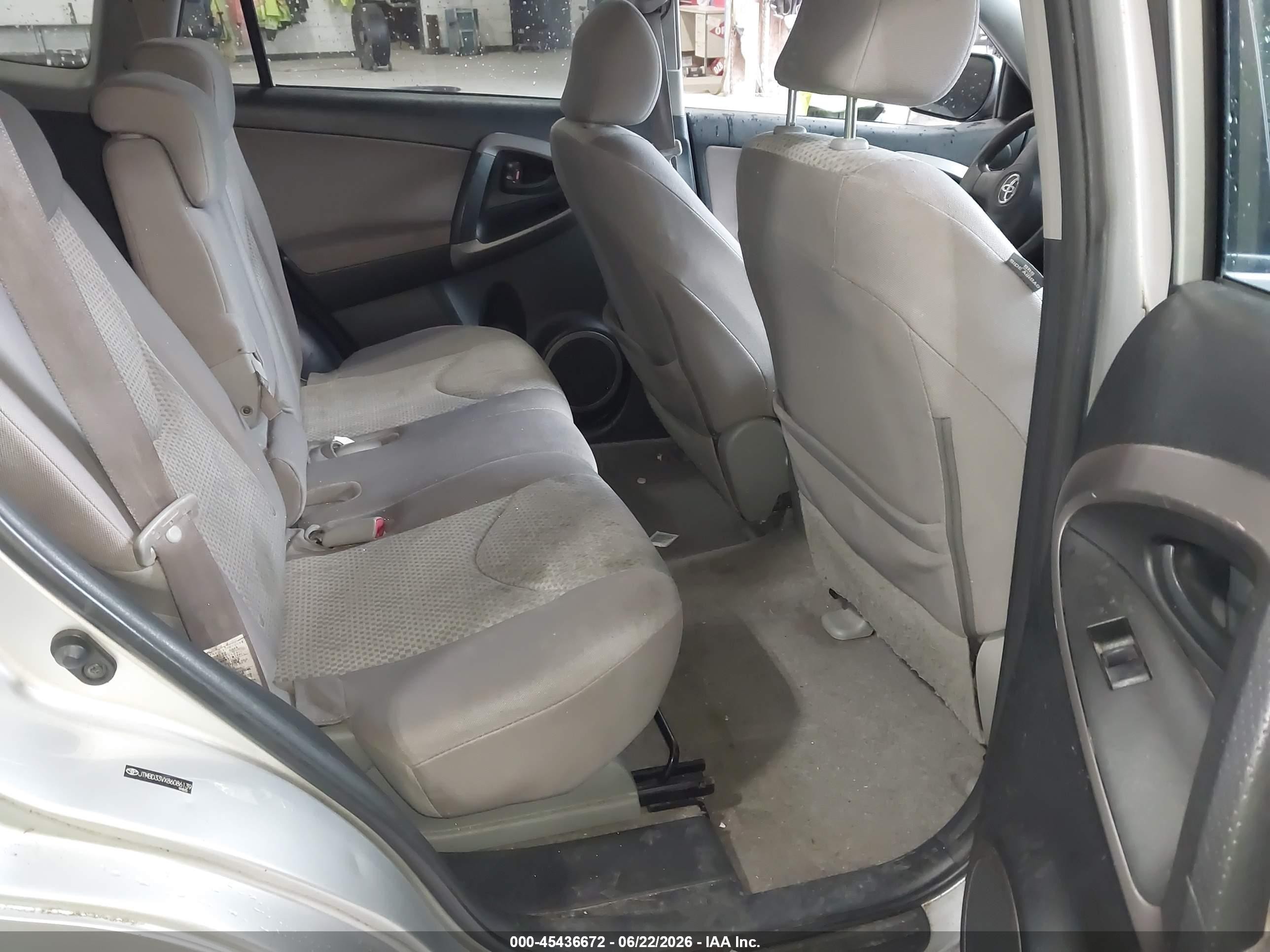 2008 Toyota Rav4   Silver vin: JTMBD33VX86086139