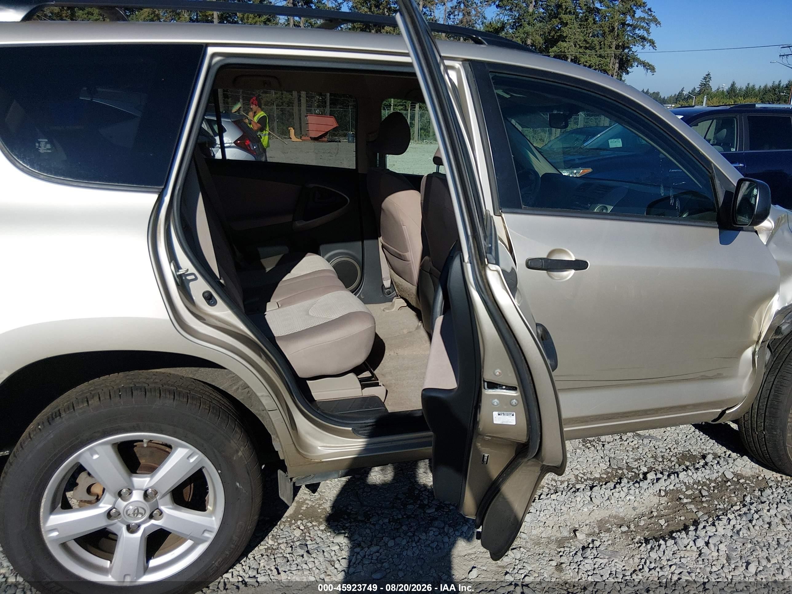 2008 Toyota Rav4   Золотой vin: JTMBD35V085179142