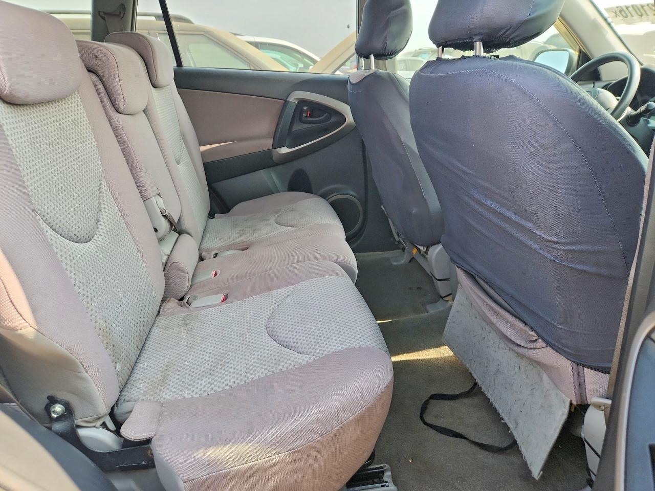 2006 Toyota Rav4 Base Silver vin: JTMBD35V265049117