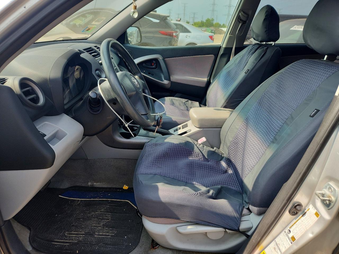 2006 Toyota Rav4 Base Silver vin: JTMBD35V265049117