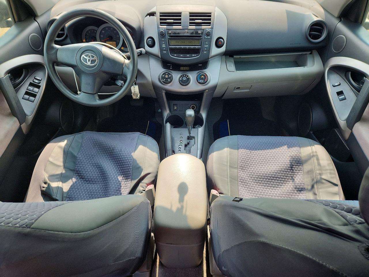 2006 Toyota Rav4 Base Silver vin: JTMBD35V265049117