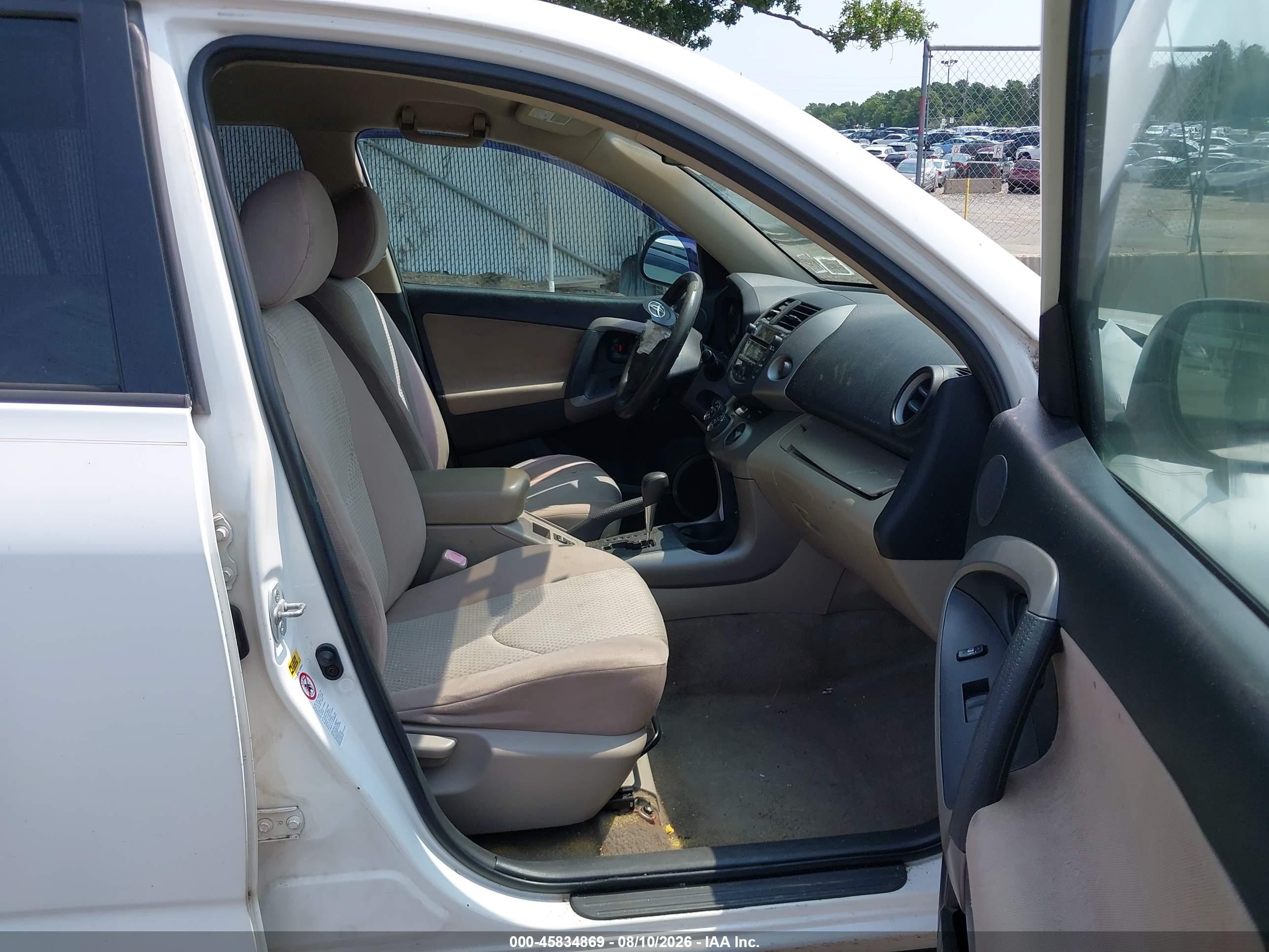 2006 Toyota Rav4   White vin: JTMBD35V465023053
