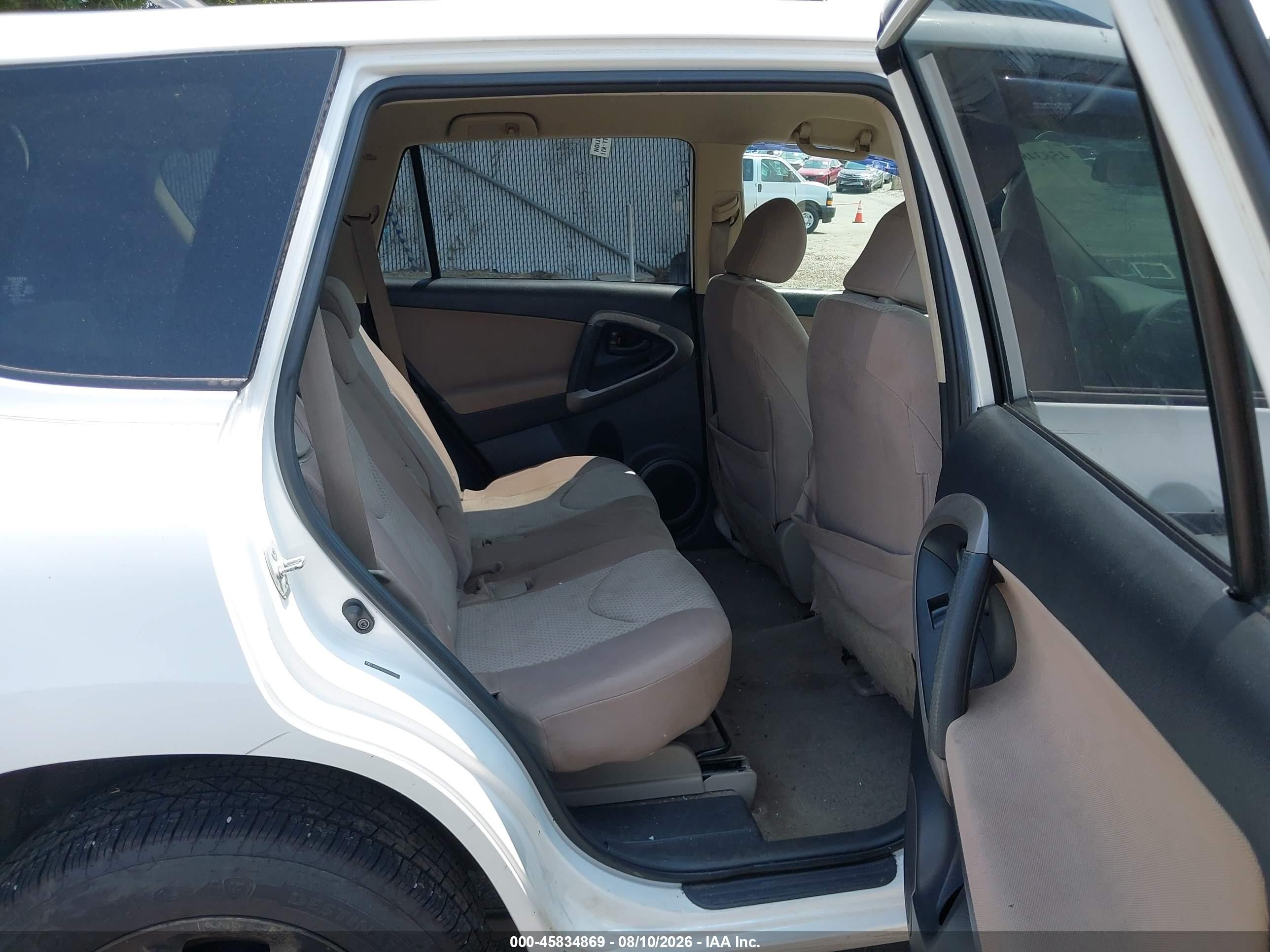 2006 Toyota Rav4   White vin: JTMBD35V465023053
