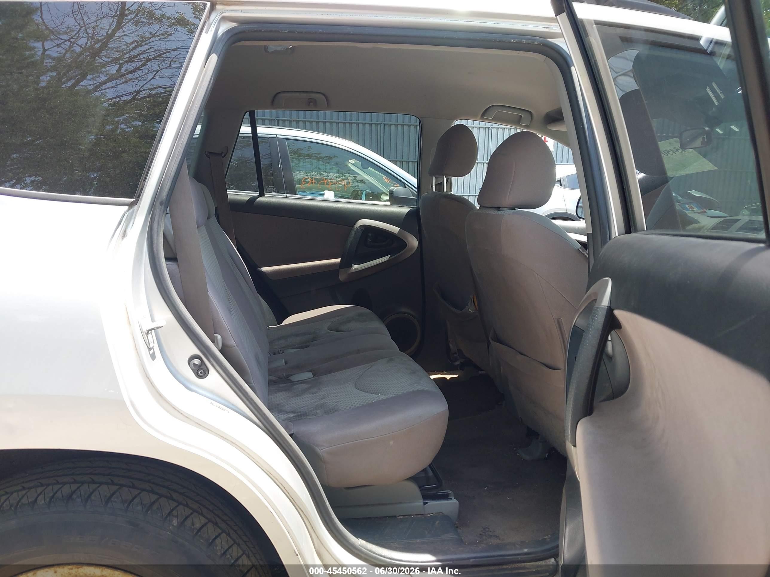 2008 Toyota Rav4   Серебряный vin: JTMBD35V785128396