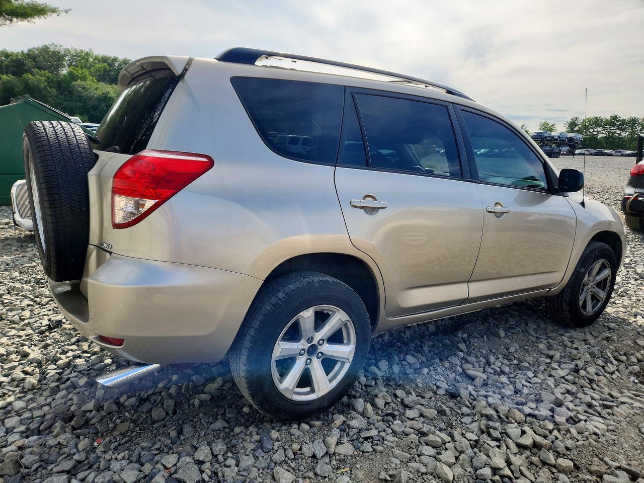 2007 Toyota Rav4 Base Gold vin: JTMBD35V875084052