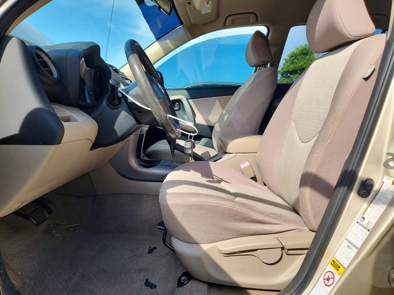 2007 Toyota Rav4 Base Gold vin: JTMBD35V875084052