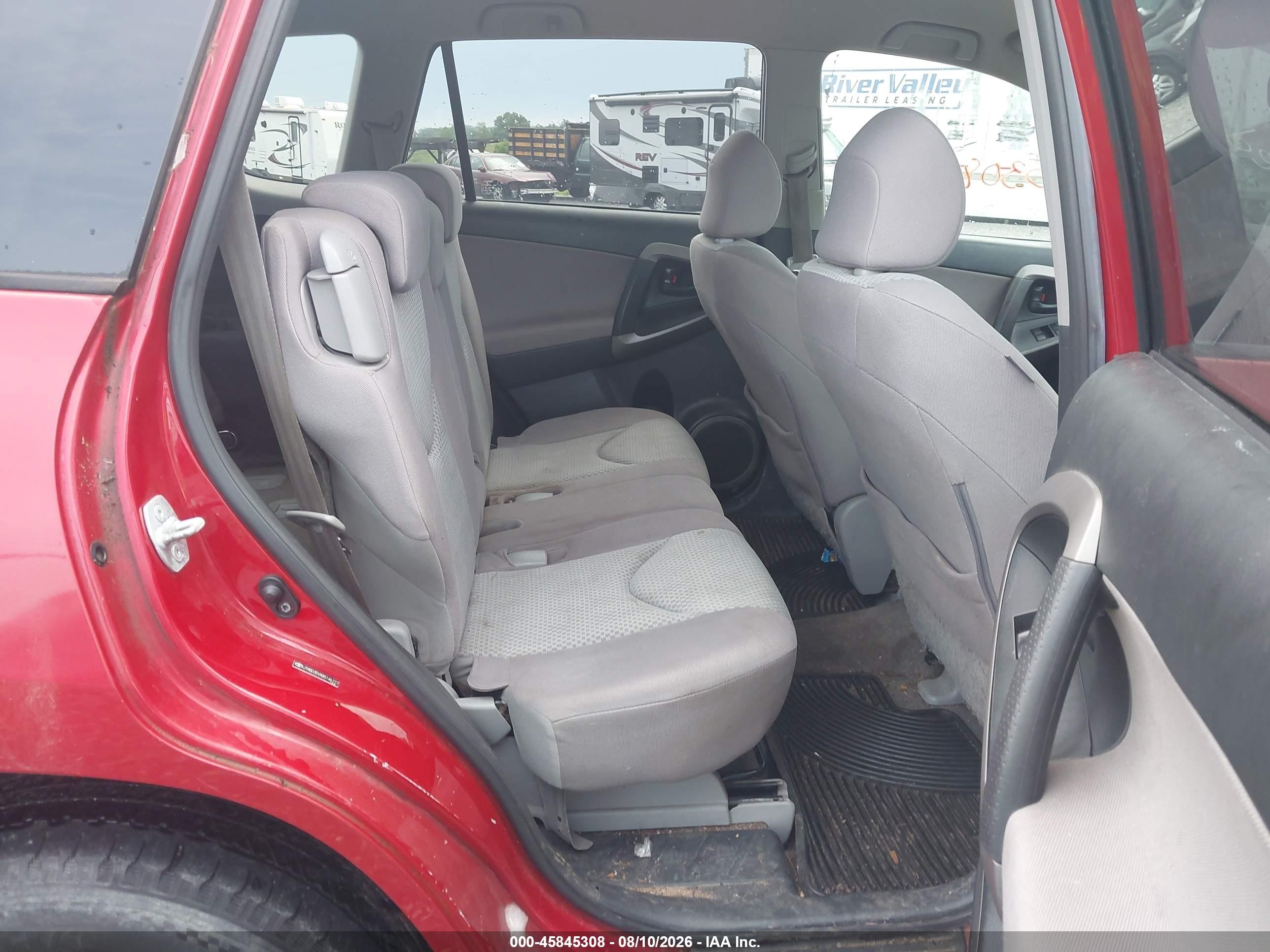 2008 Toyota Rav4   Red vin: JTMBD35VX85146777