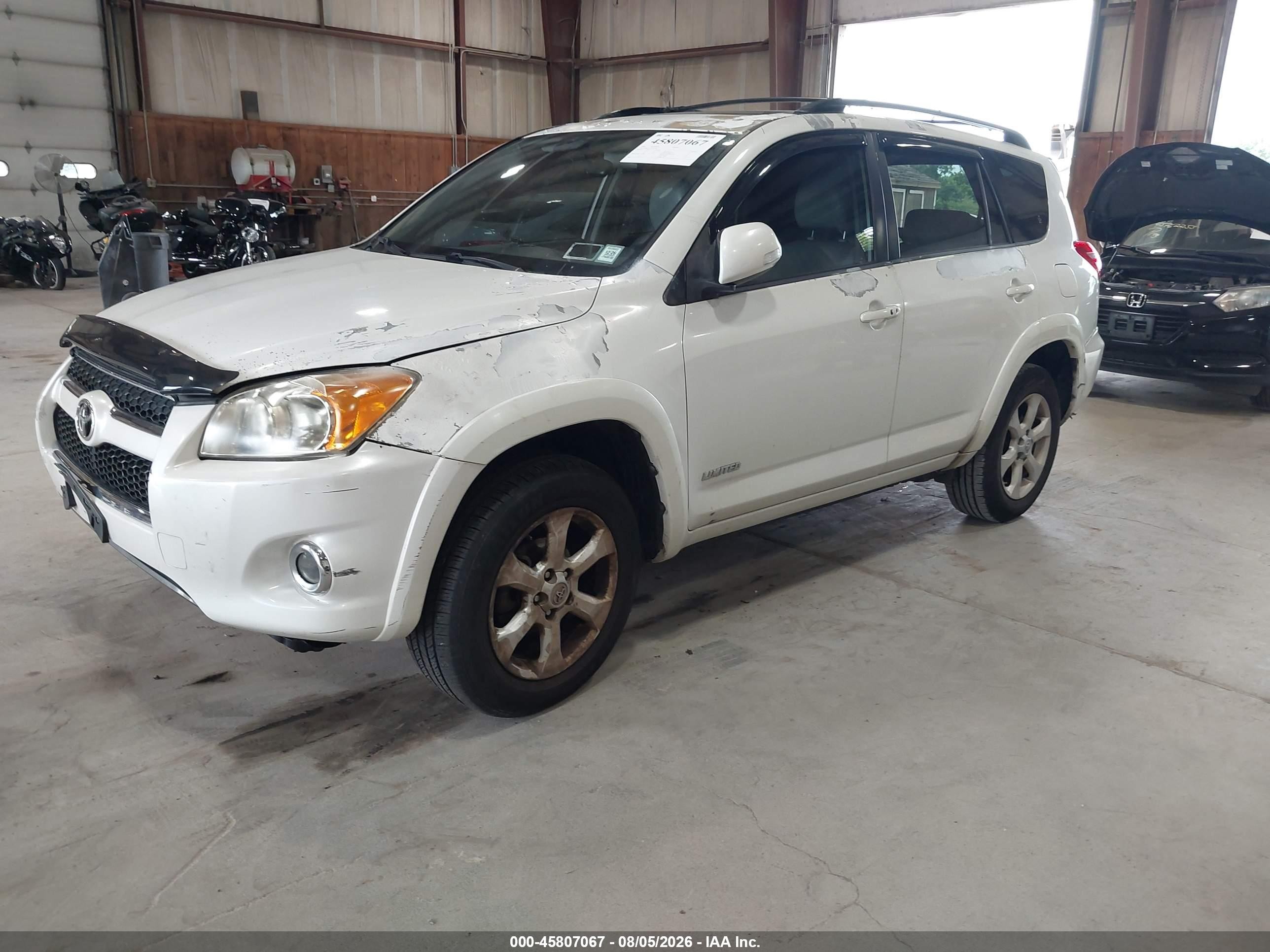 2009 Toyota Rav4 Limited White vin: JTMBF31V295010709