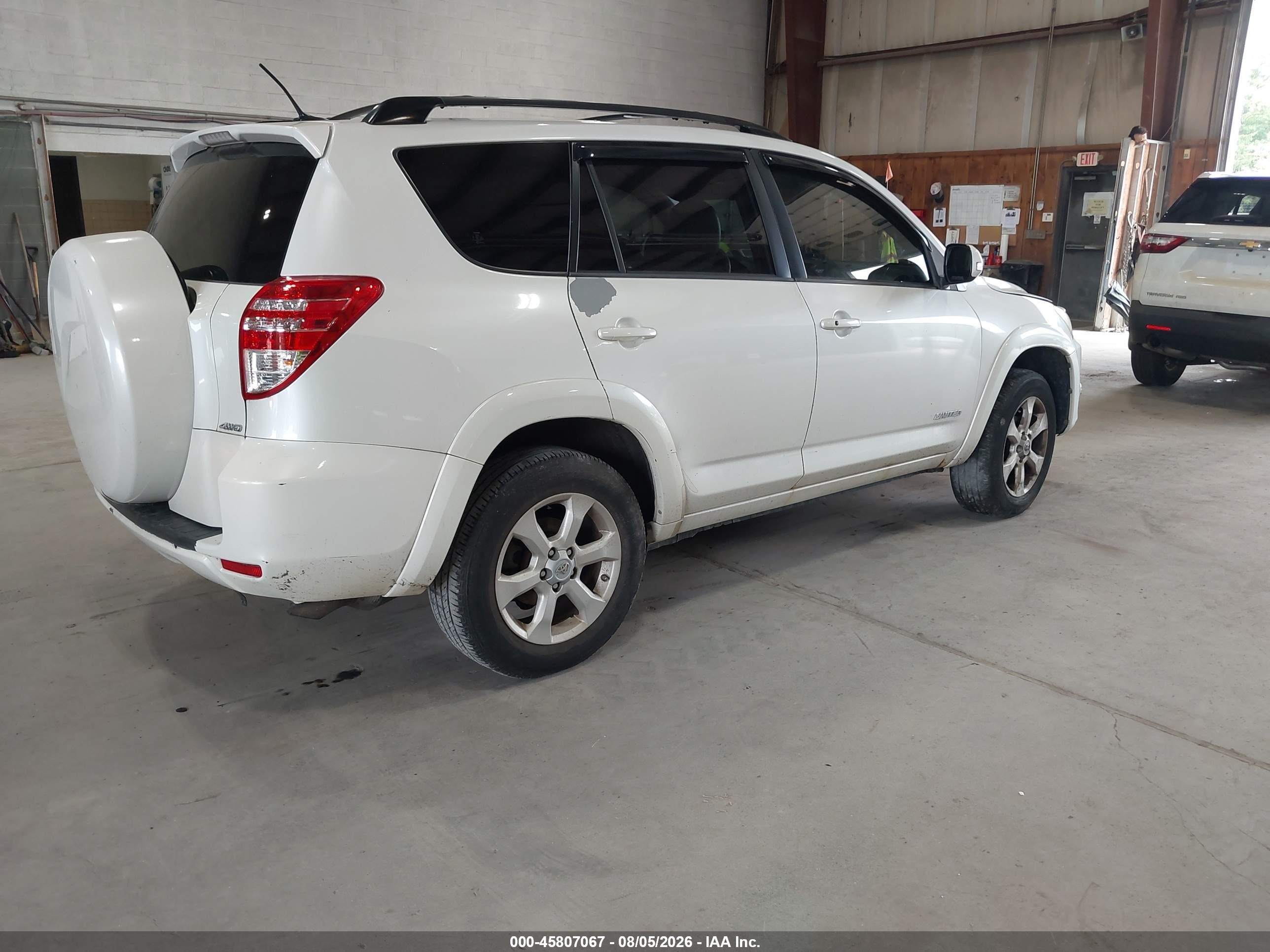 2009 Toyota Rav4 Limited White vin: JTMBF31V295010709
