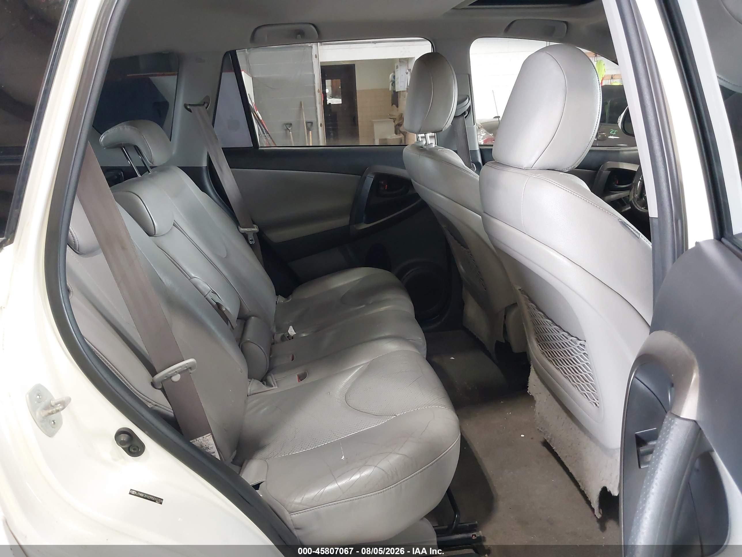 2009 Toyota Rav4 Limited White vin: JTMBF31V295010709