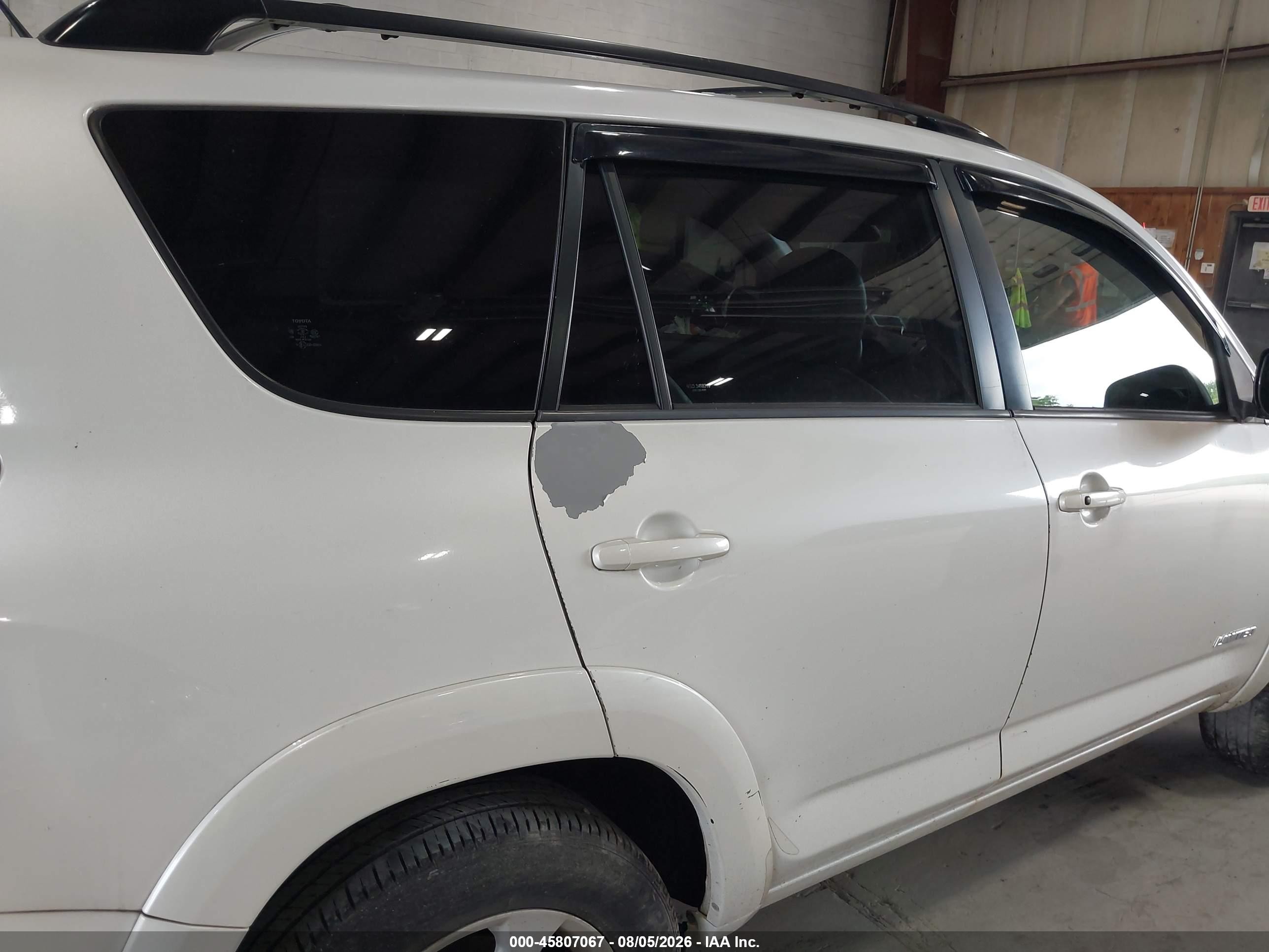 2009 Toyota Rav4 Limited White vin: JTMBF31V295010709