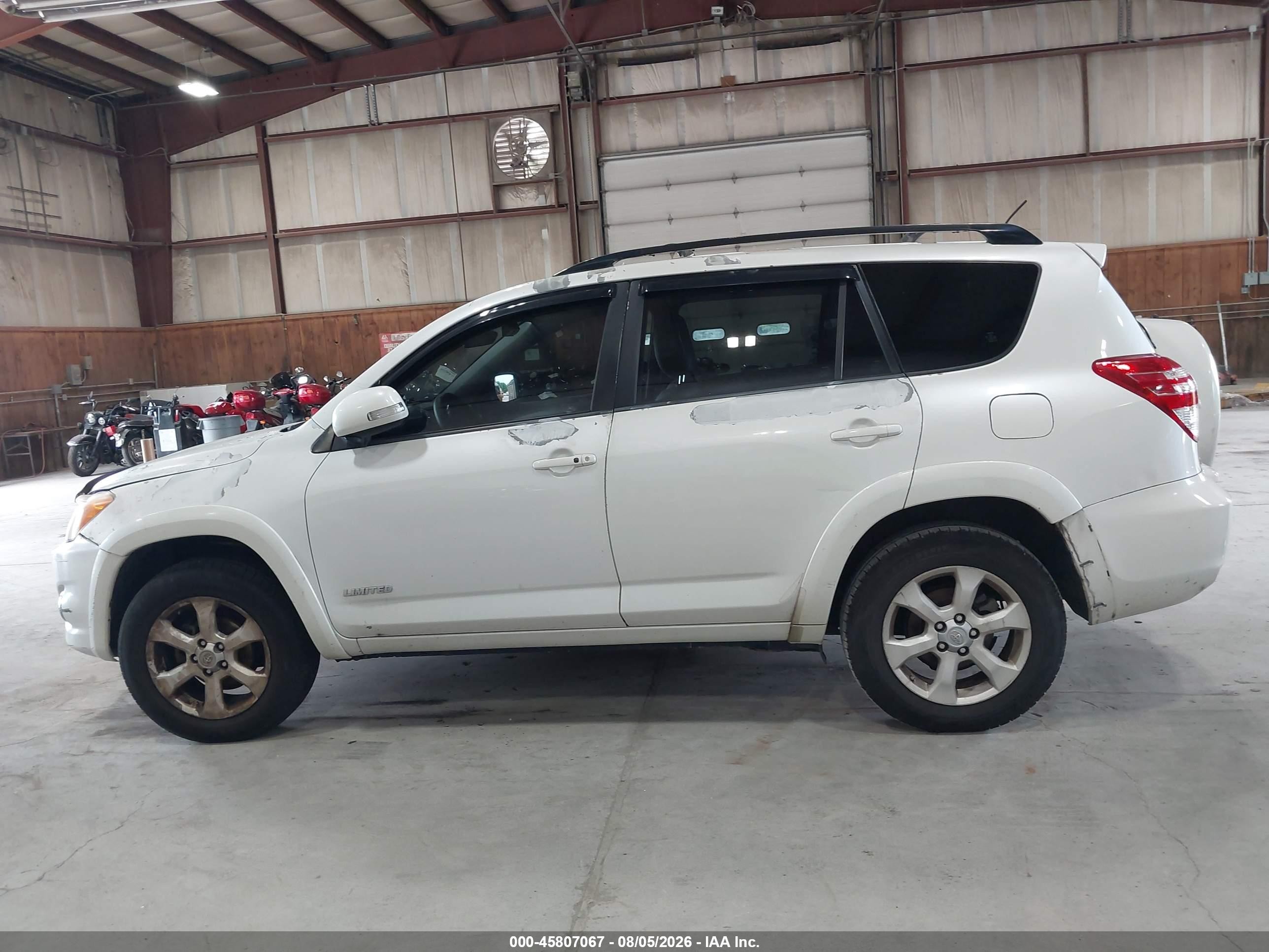 2009 Toyota Rav4 Limited White vin: JTMBF31V295010709