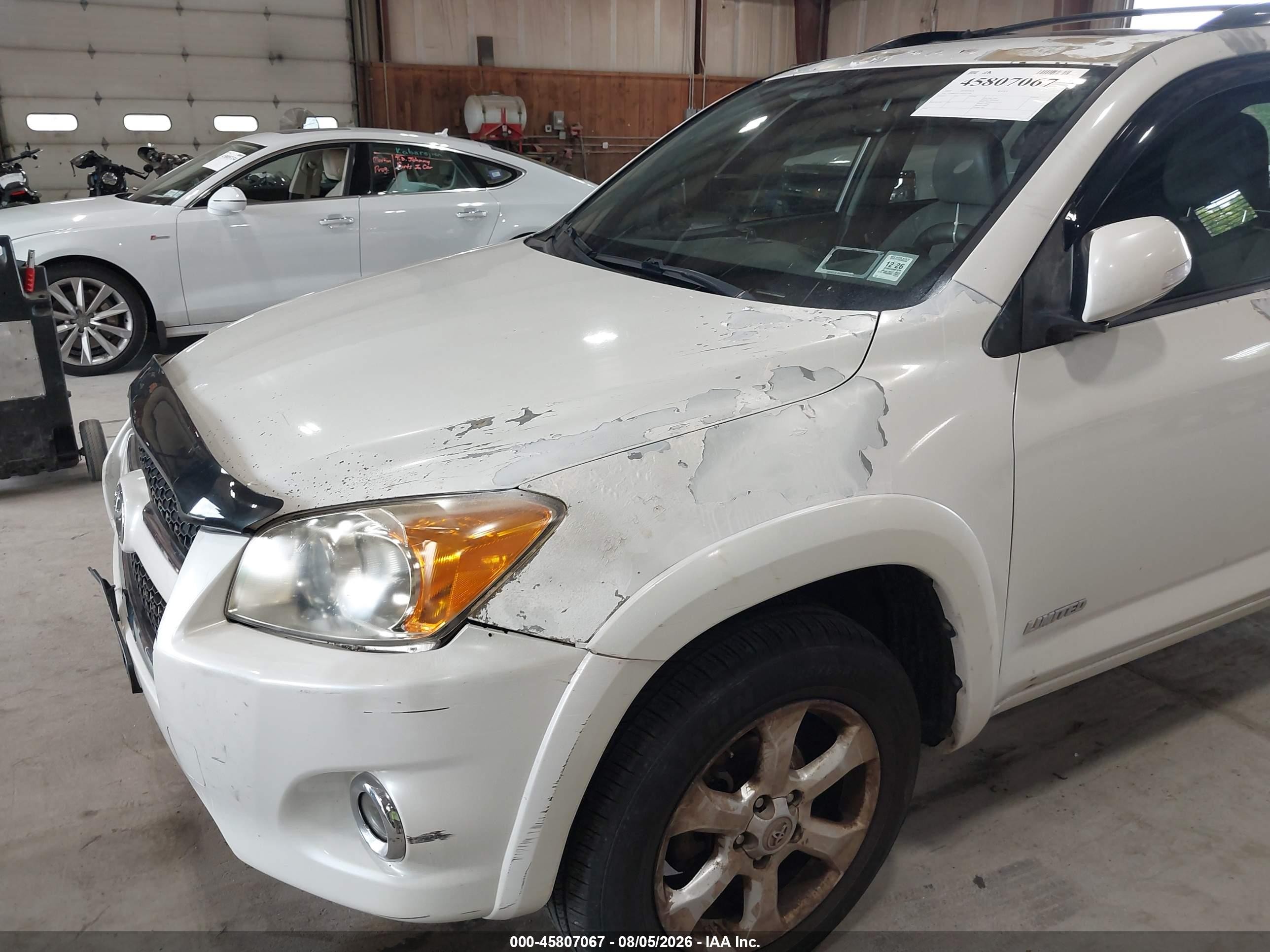 2009 Toyota Rav4 Limited White vin: JTMBF31V295010709