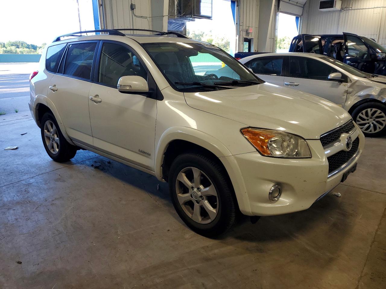 2009 Toyota Rav4 Limited Белый vin: JTMBF31V895014585