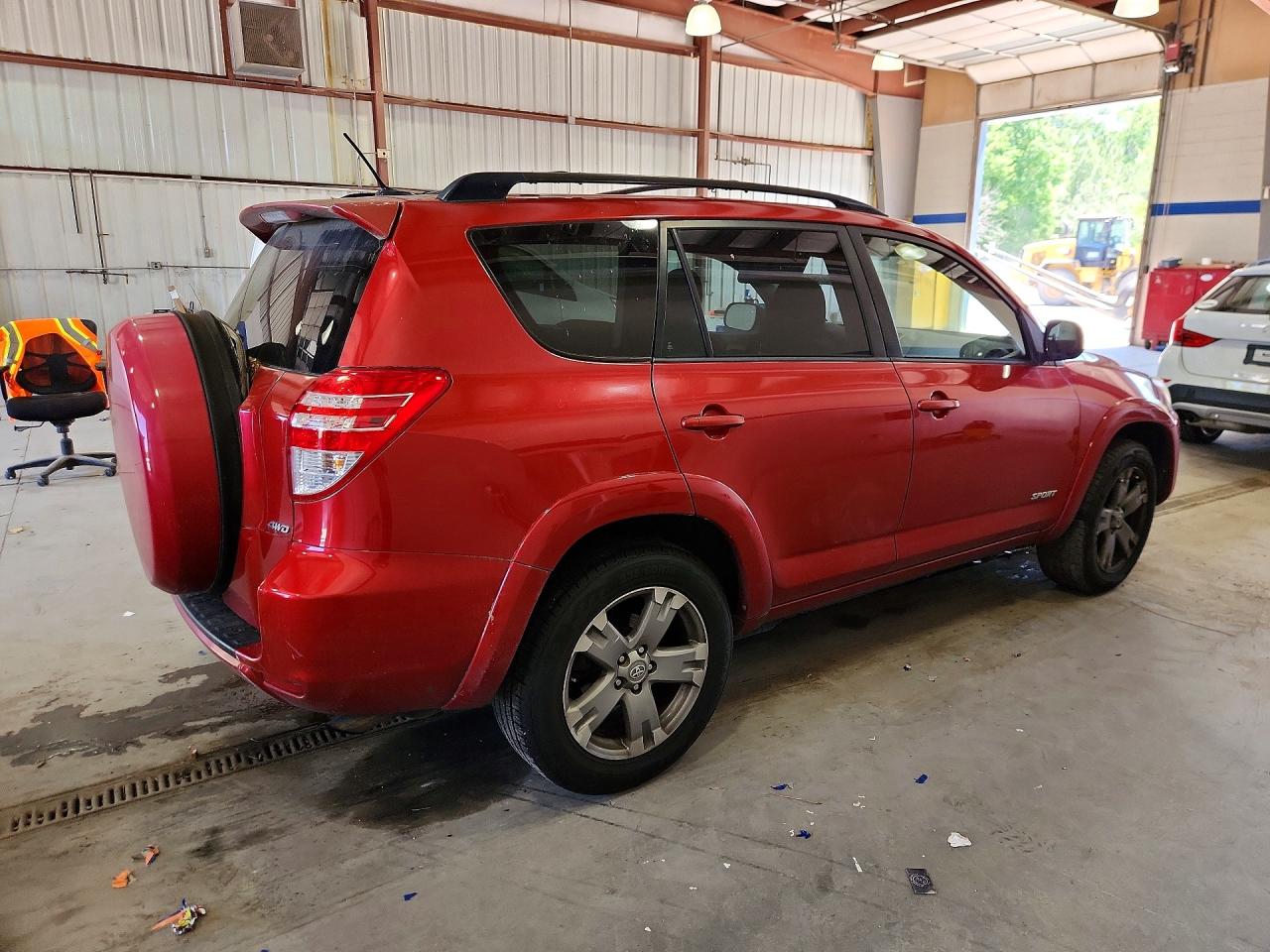 2009 Toyota Rav4 Sport Red vin: JTMBF32V99D000313