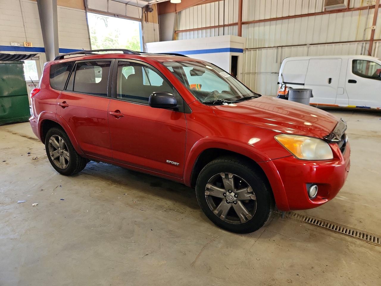 2009 Toyota Rav4 Sport Red vin: JTMBF32V99D000313