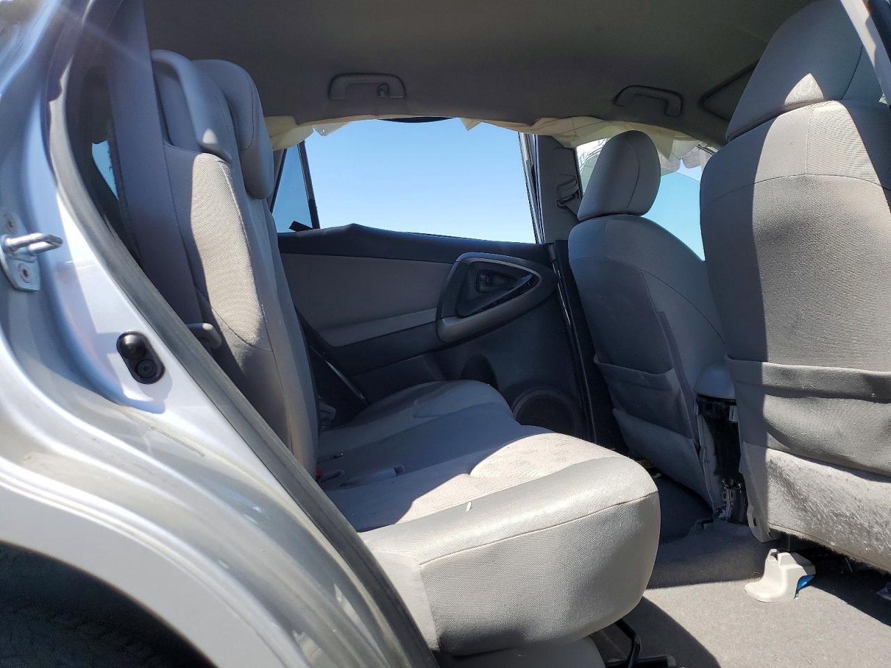 2009 Toyota Rav4 Base Silver vin: JTMBF33V095013847