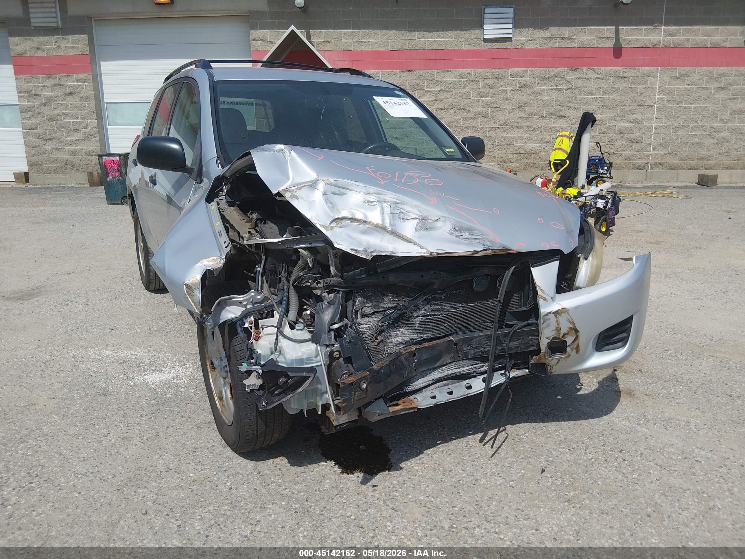 2009 Toyota Rav4   Серебряный vin: JTMBF33V095014528