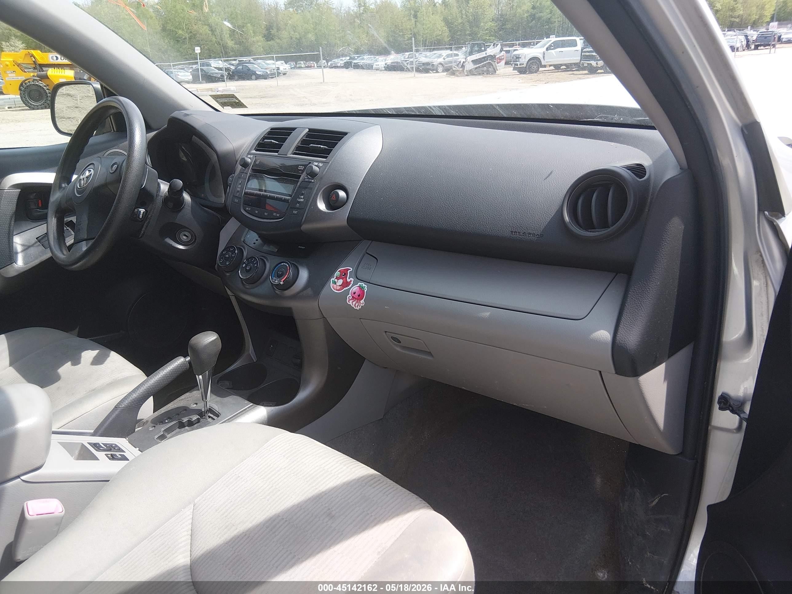 2009 Toyota Rav4   Серебряный vin: JTMBF33V095014528